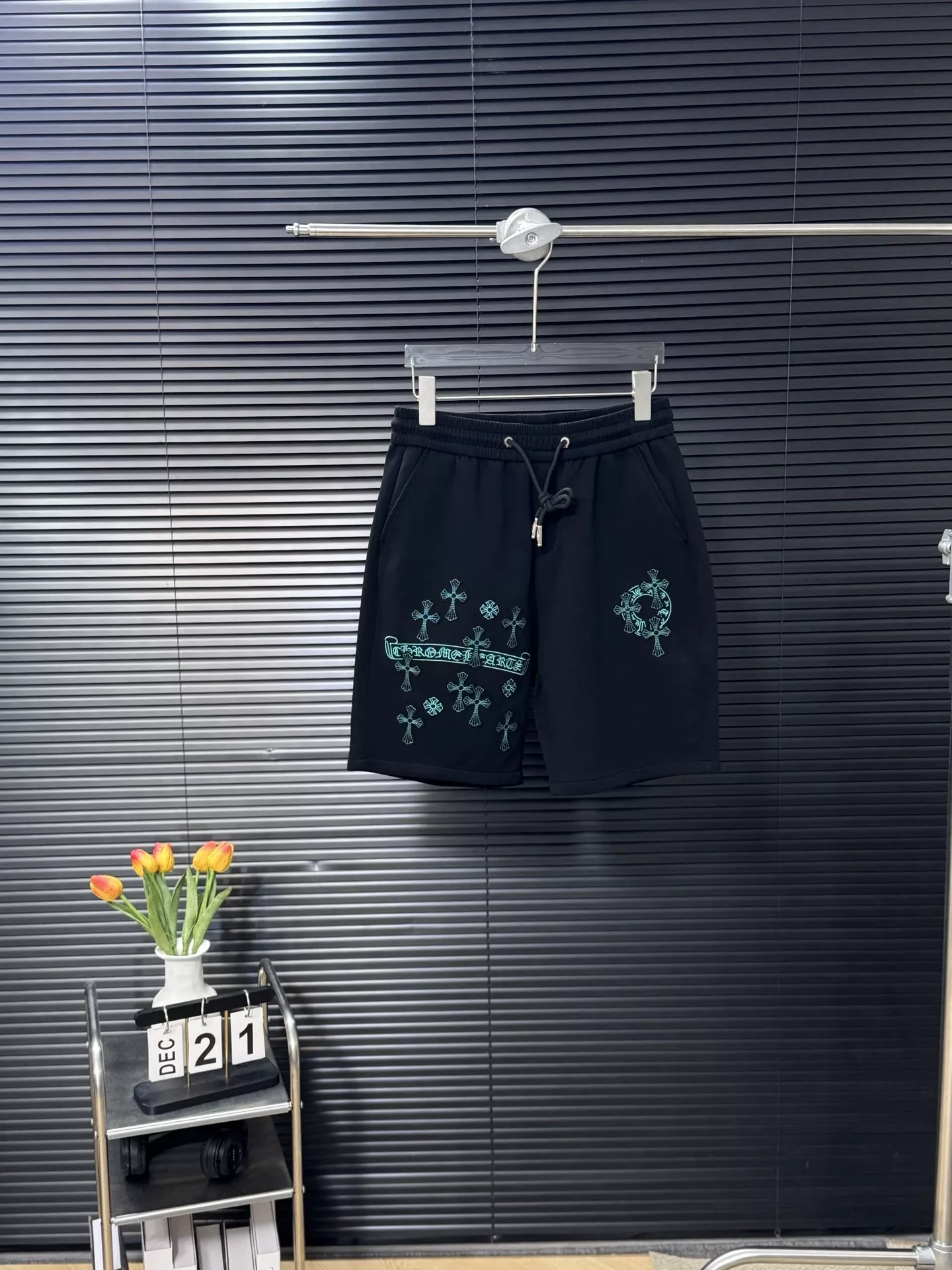 크롬하츠 플라워 패치 자수 오버핏 쇼츠 상세 이미지 3