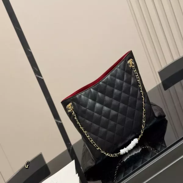 샤넬 퀼팅 체인 쇼핑백