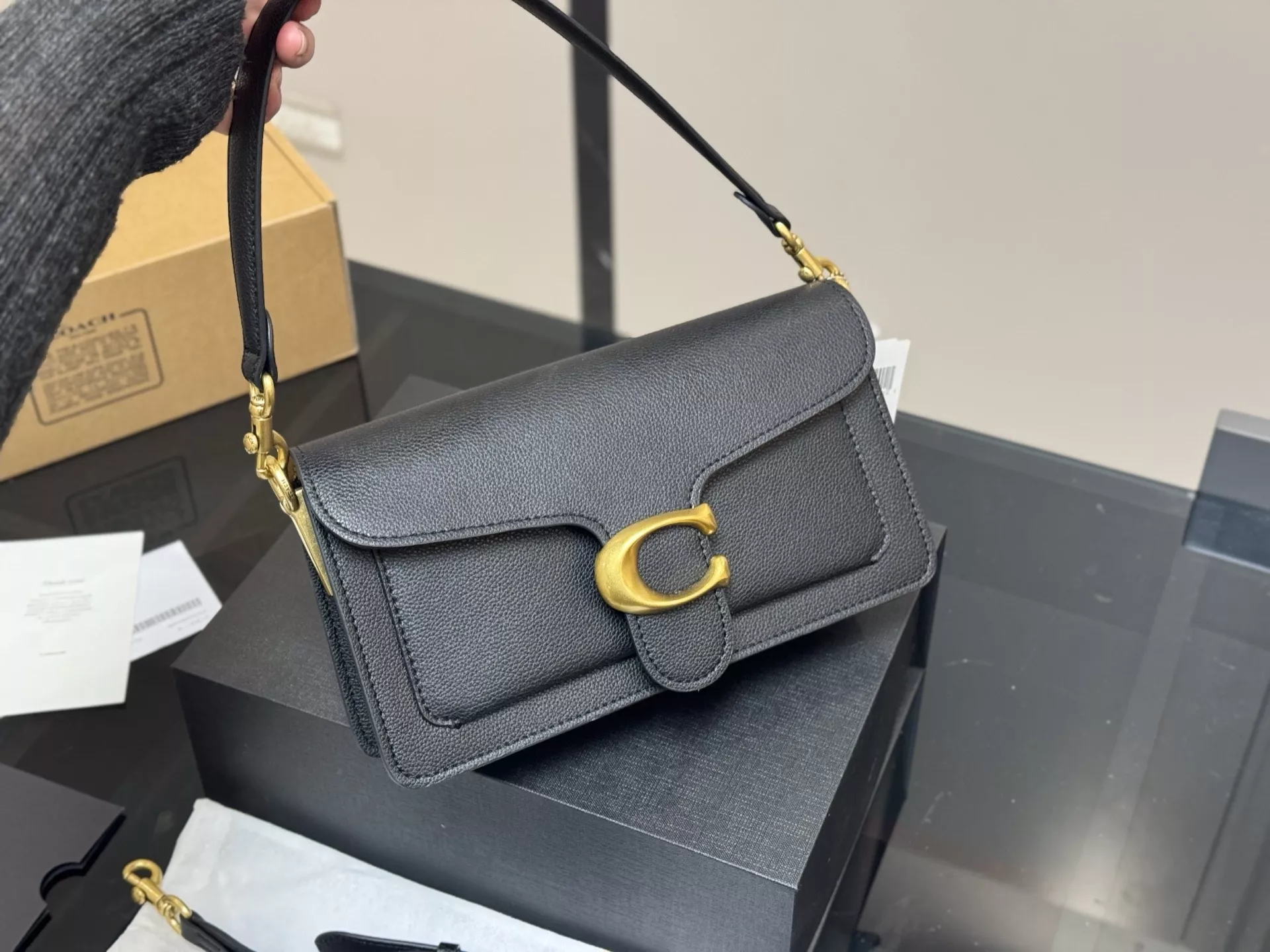 코치 태비 링 장식 더블 스트랩 백 상세 이미지 11