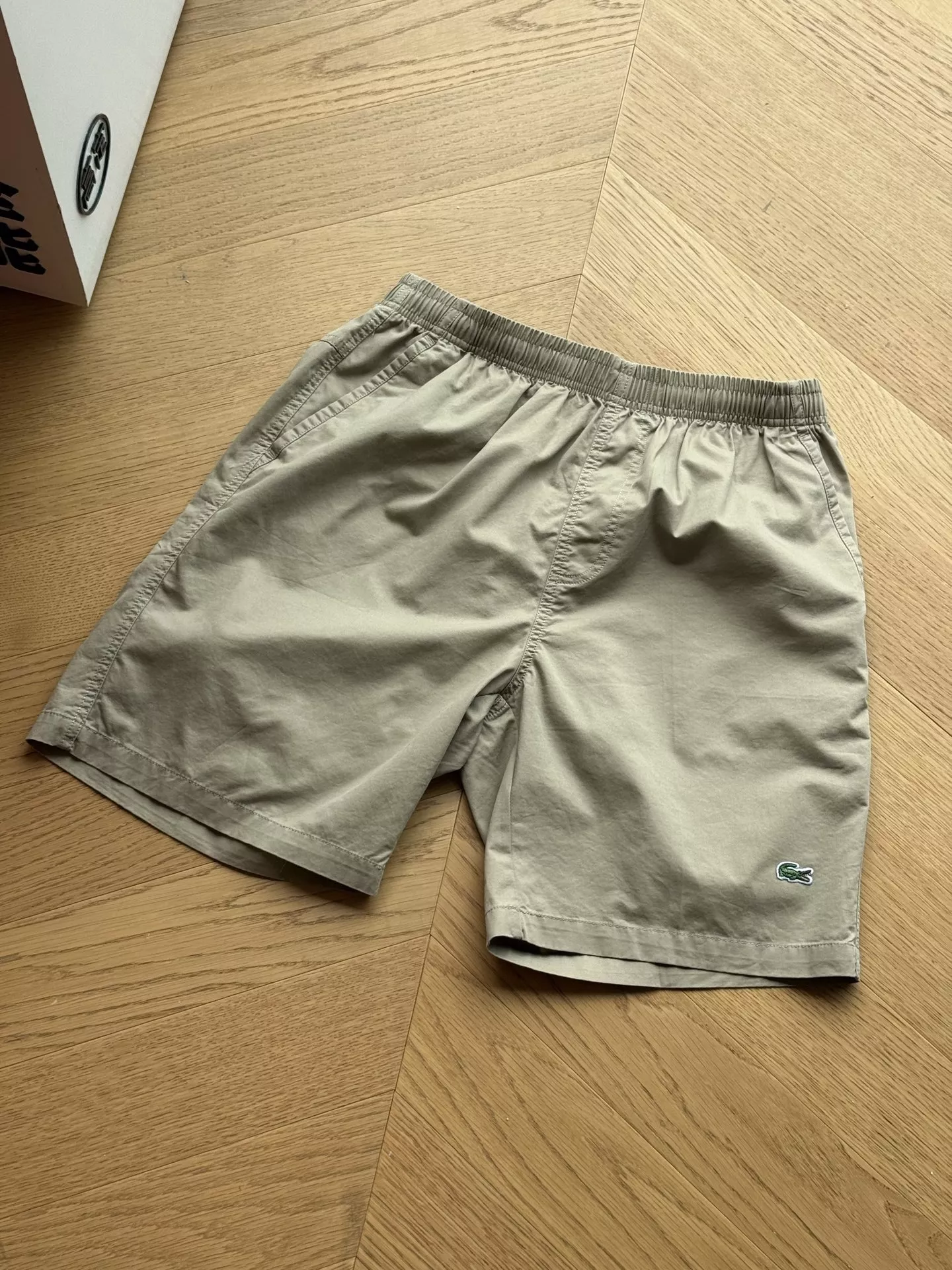 라코스테 악어 로고 자수 캐주얼 반바지 상세 이미지 2