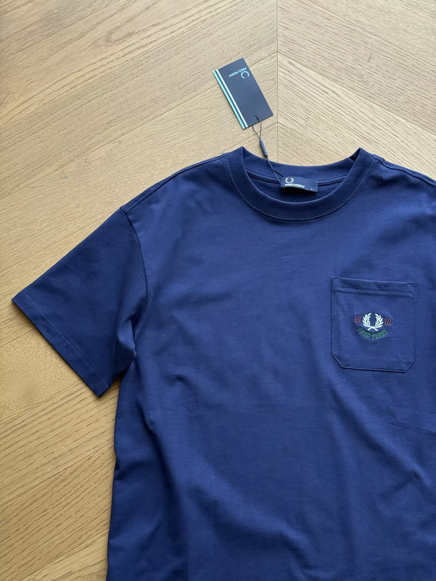 프레드페리 월계수 자수 포켓 오버핏 반팔 상의 상세 이미지 7