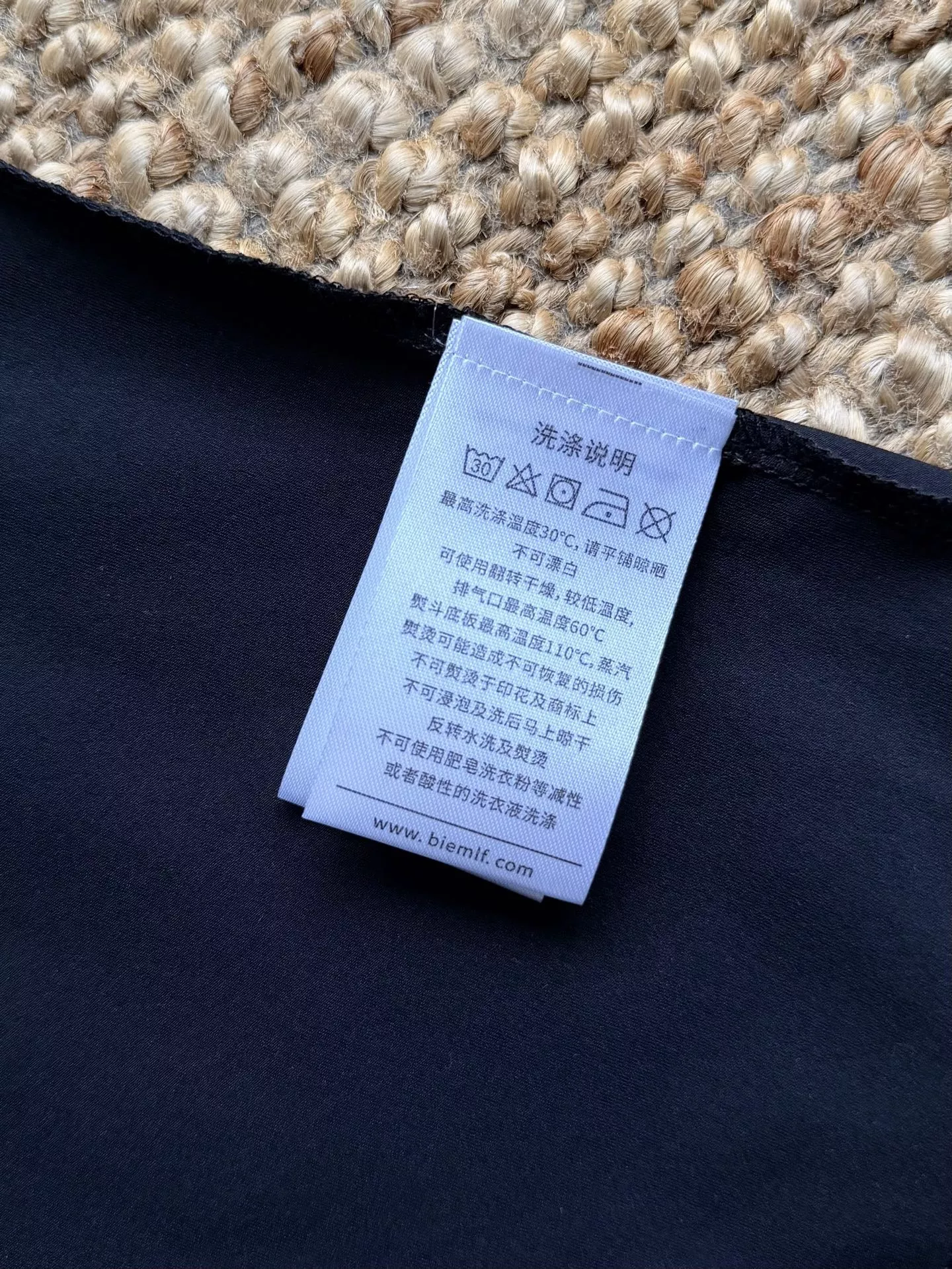 비음륵분 모션 레터링 라운드넥 반팔 상의 상세 이미지 18