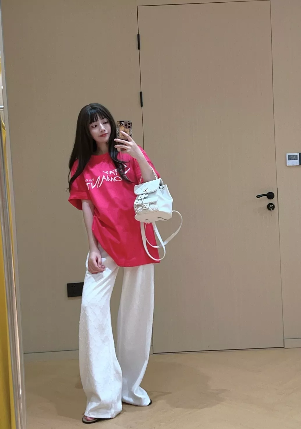노브랜드 콘서트 무드 라즈베리 컬러 반팔 티 상세 이미지 26