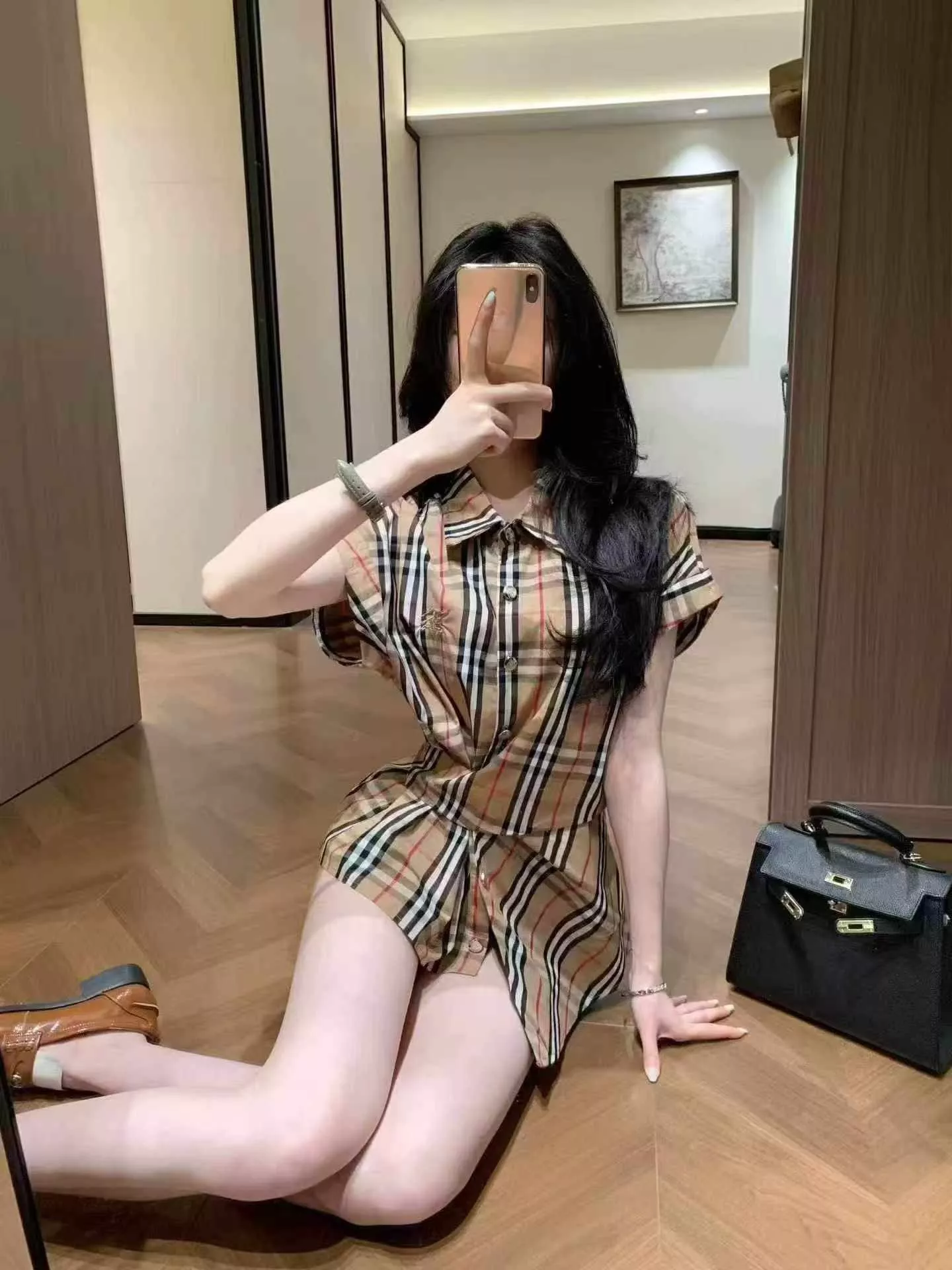 버버리 자수 체크 허리 스트랩 셔츠 상세 이미지 9