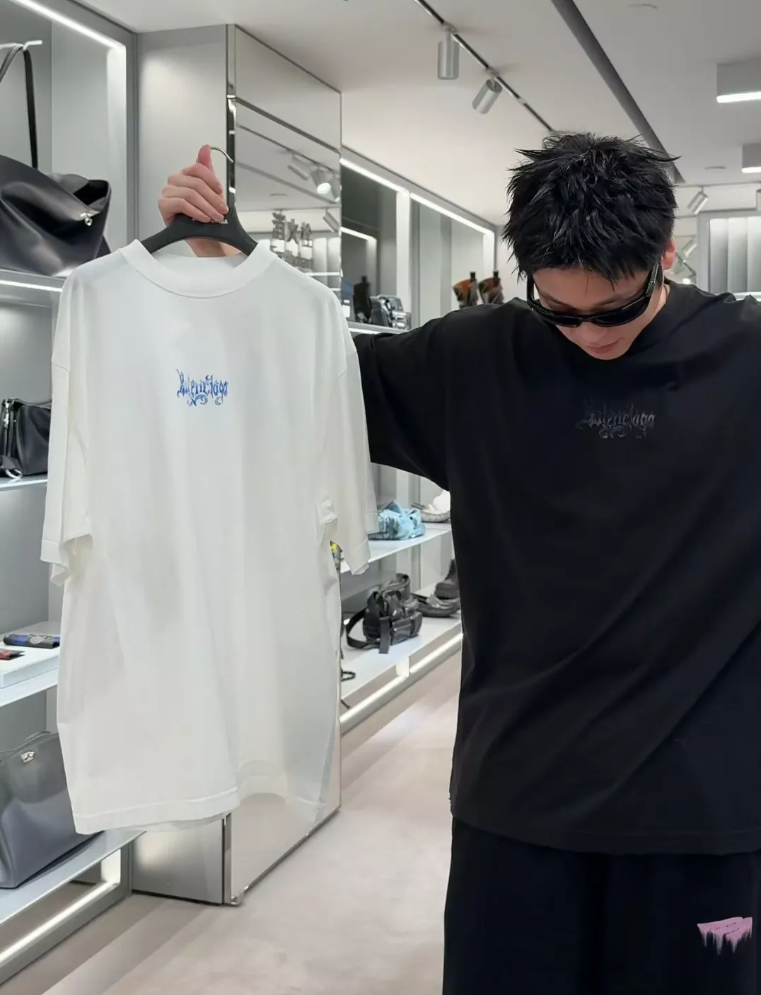 발렌시아가 고딕 플레임 로고 디스트로이드 반팔 탑 상세 이미지 20