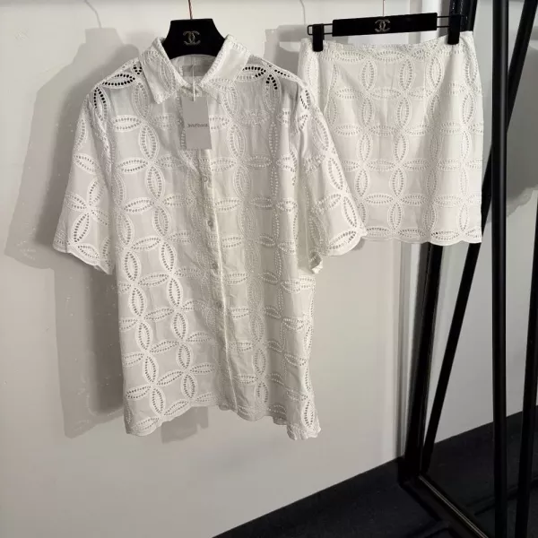 짐머만 레이스 펀칭 반소매 셔츠와 미니 스커트 구성 세트