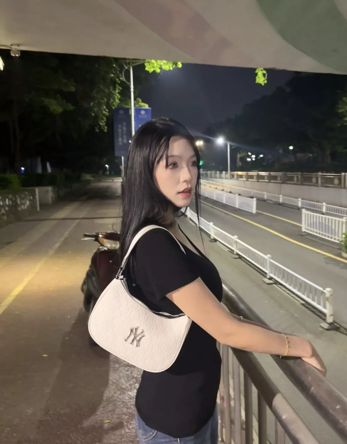 엠엘비 엠보 로고 포인트 언더암 백 상세 이미지 6
