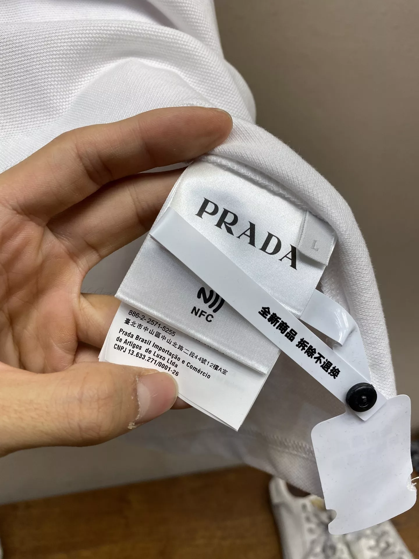 프라다 클래식 로고 자수 폴로 상의 상세 이미지 8