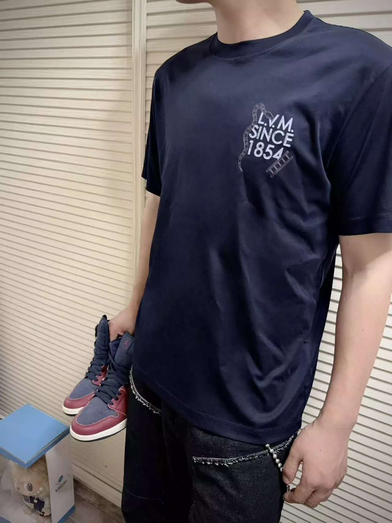 루이비통 레터링 프린트 네이비 코튼 반팔 탑 상세 이미지 13