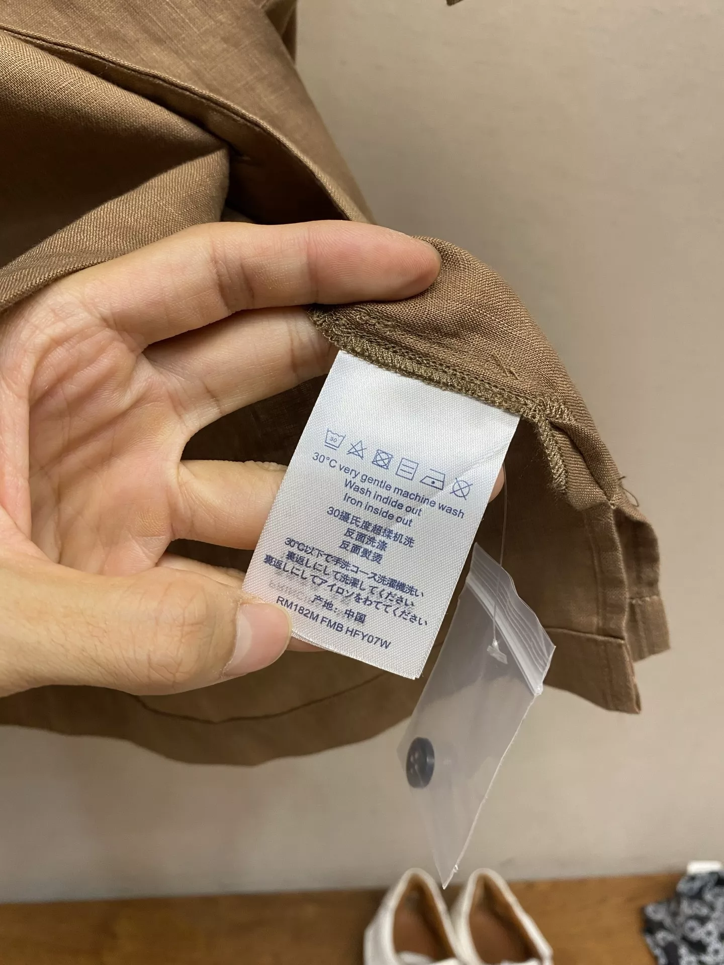 루이비통 포켓 자수 디테일 린넨 셔츠 상세 이미지 17