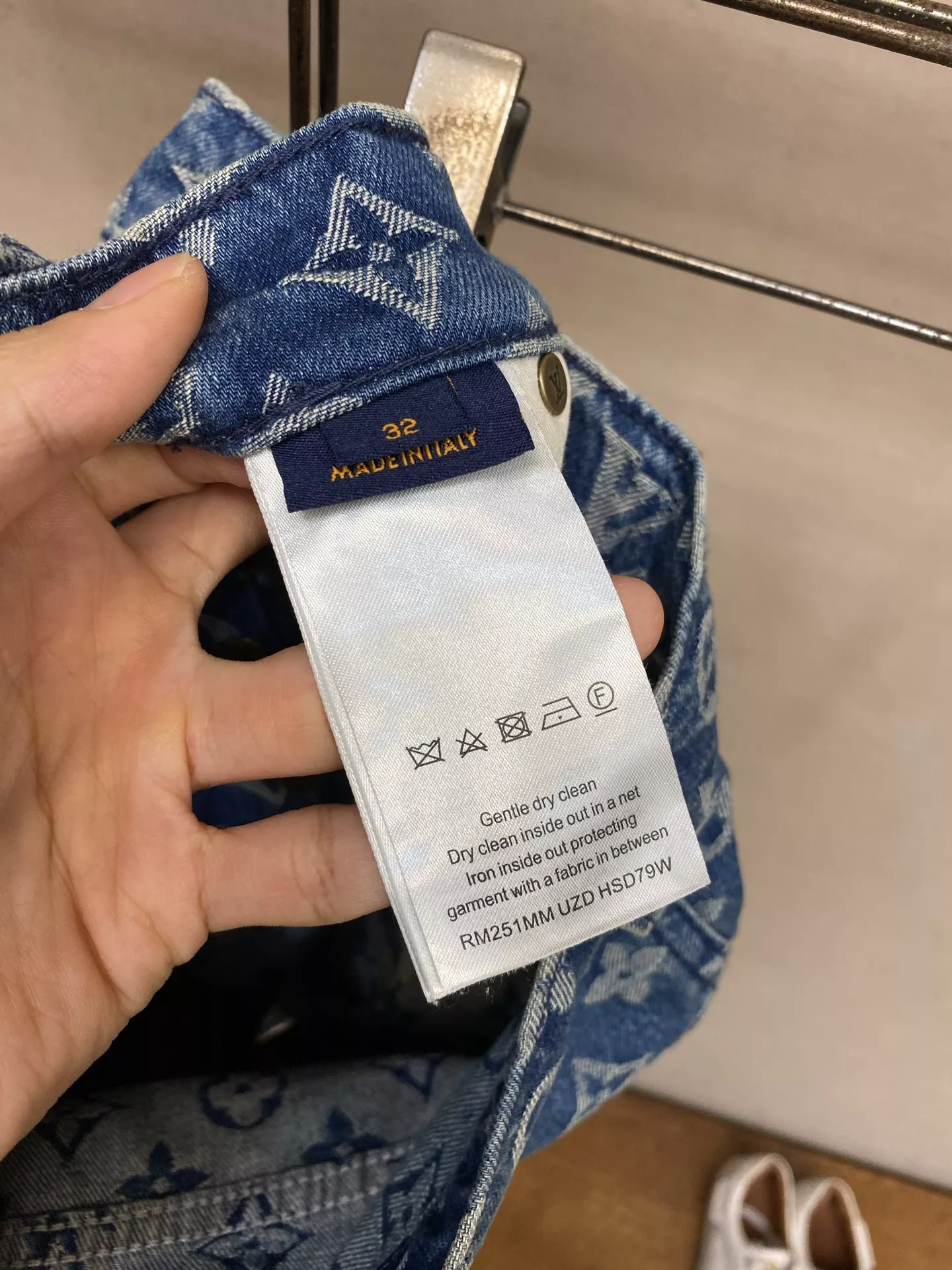 루이비통 모노그램 워싱 데님 반바지 상세 이미지 5