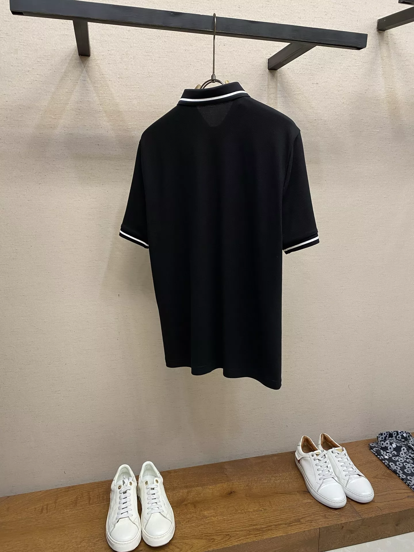 디올 로고 자수 포인트 피케 폴로 상의 상세 이미지 2