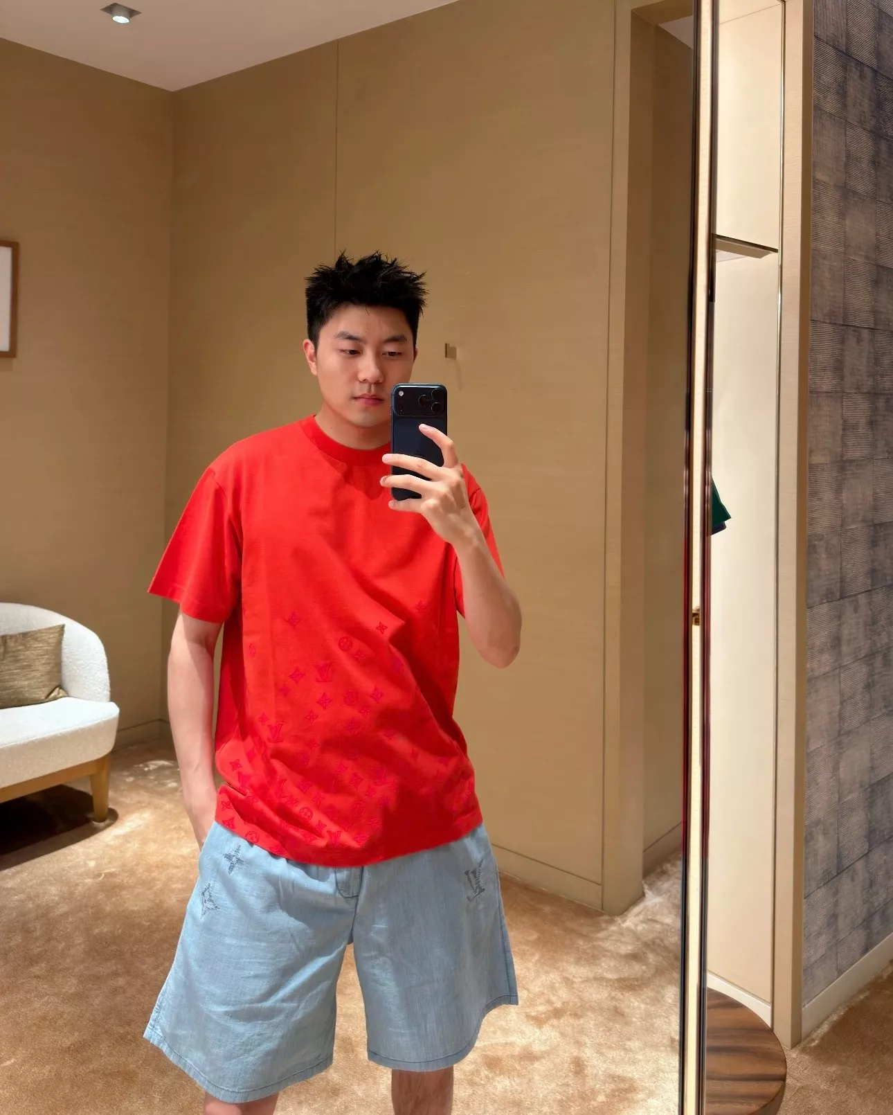 루이비통 그라데이션 레터링 반팔 상의 상세 이미지 16