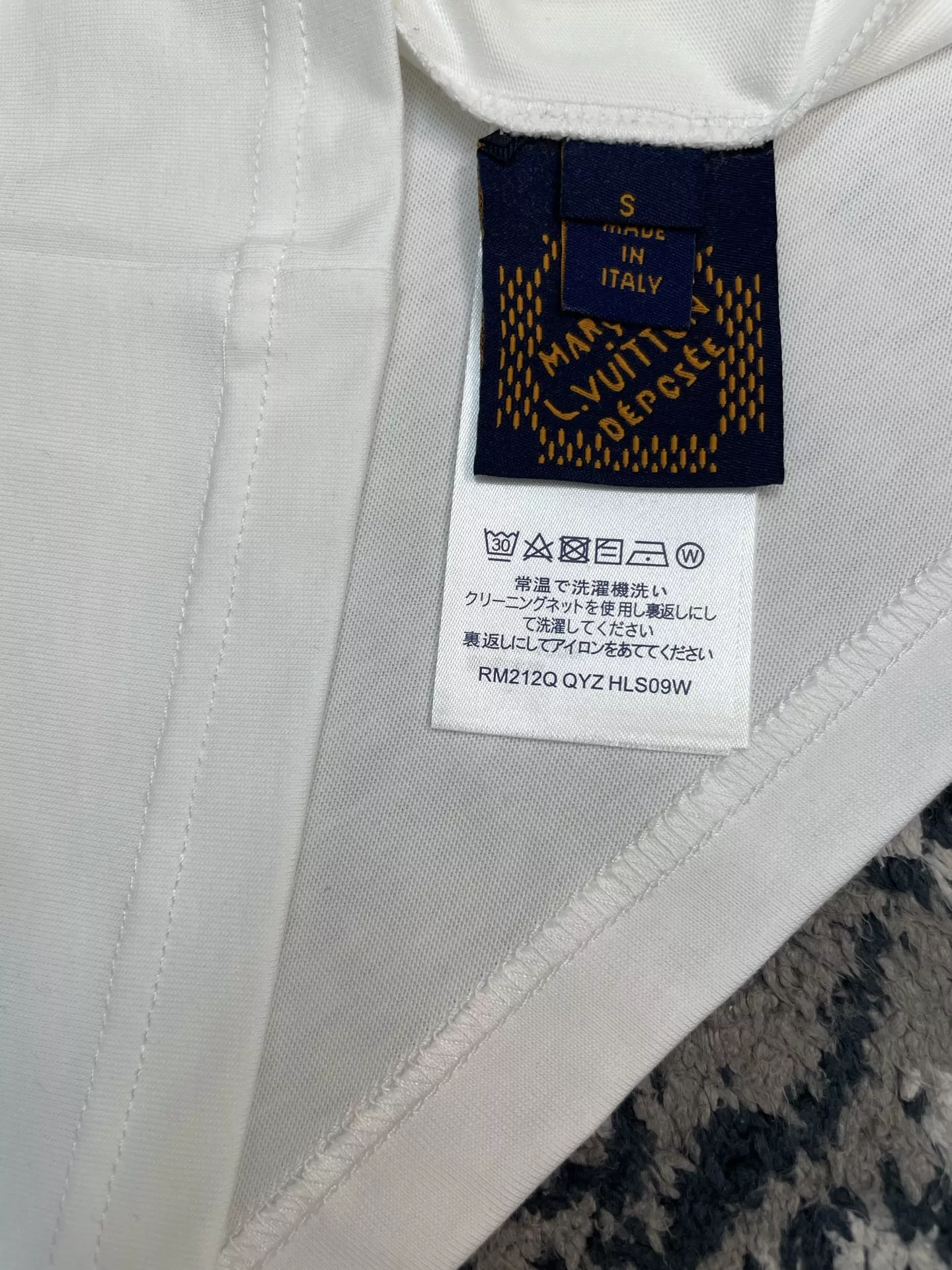 루이비통 레터 프린트 반팔 상의 상세 이미지 25