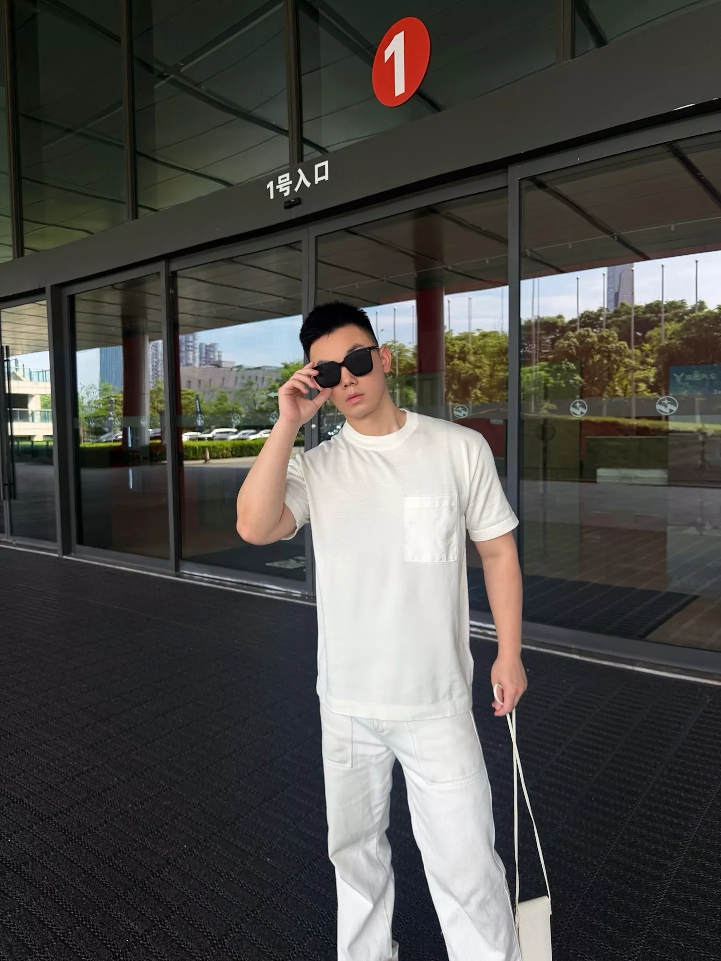 루이비통 모노그램 포켓 포인트 니트 반팔 상세 이미지 16