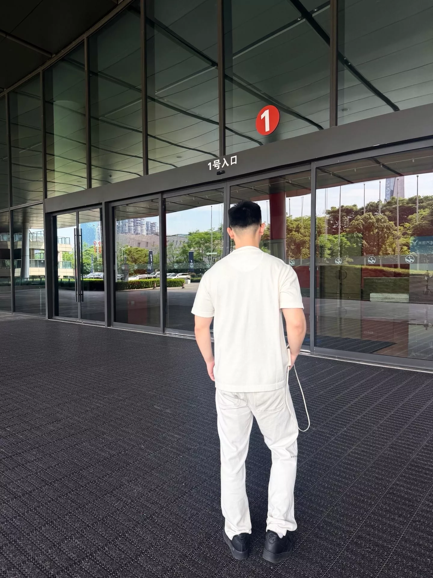 루이비통 모노그램 포켓 포인트 니트 반팔 상세 이미지 19