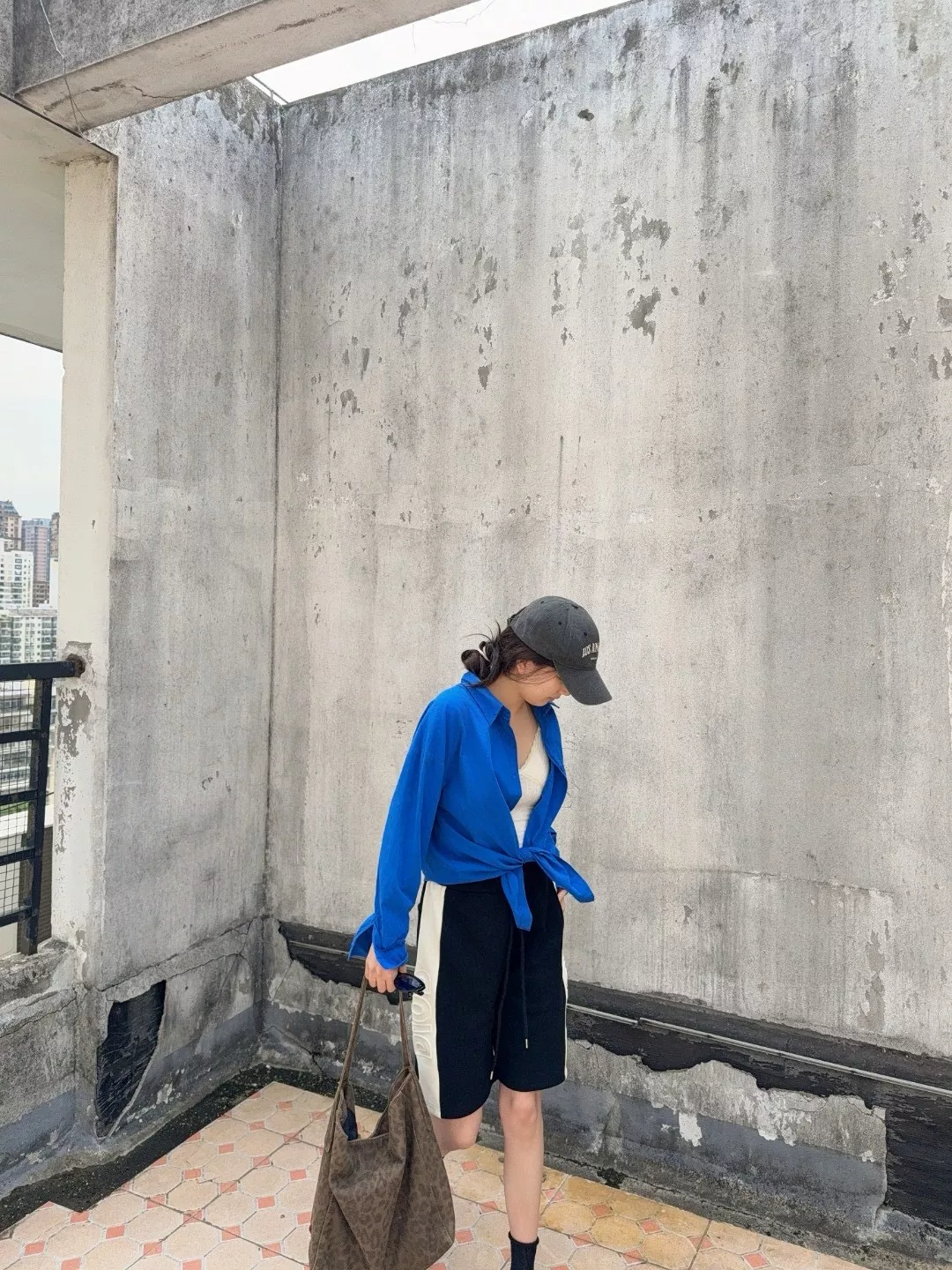 디올 측면 배색 로고 엠보 반바지 상세 이미지 16