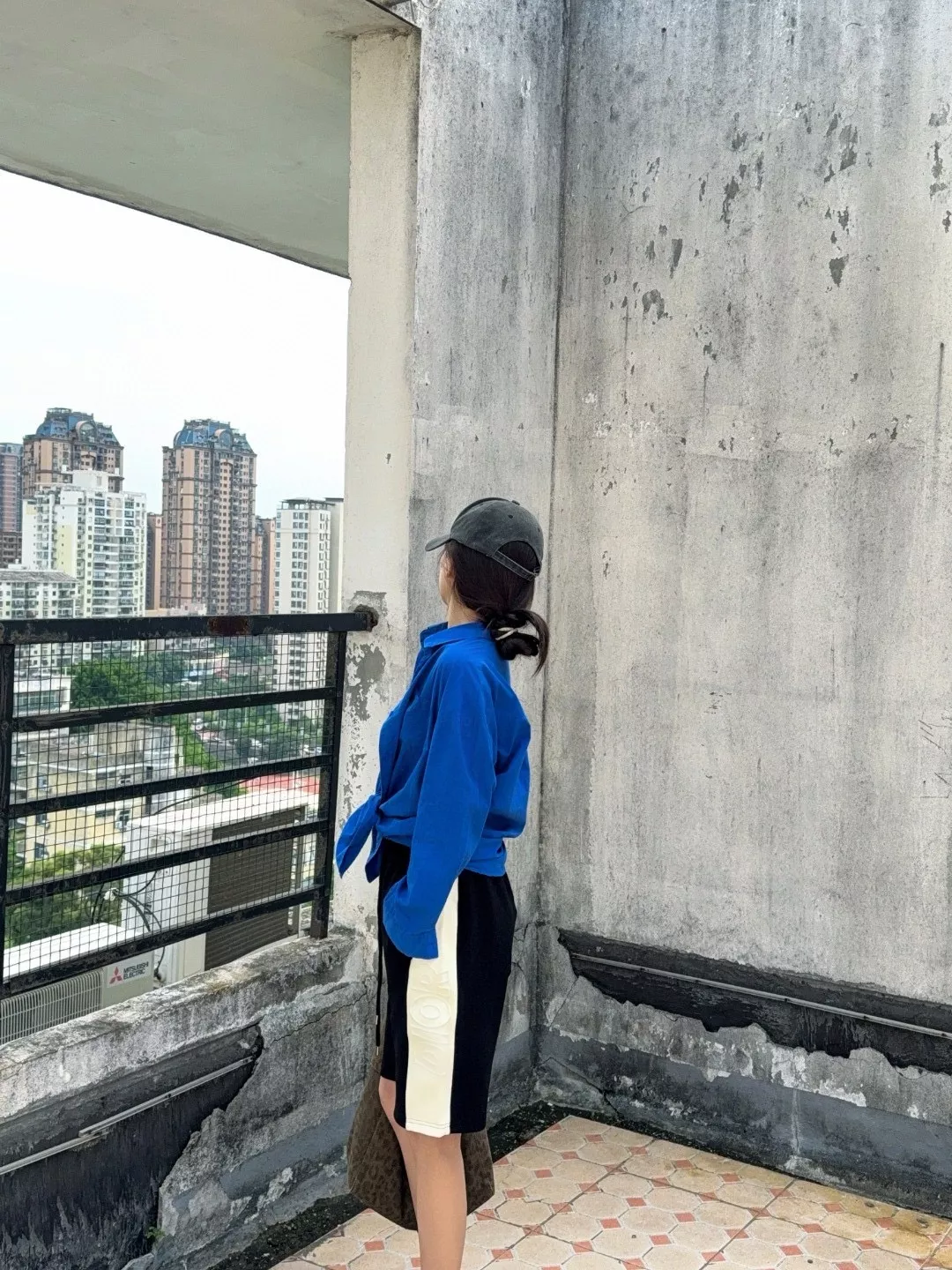 디올 측면 배색 로고 엠보 반바지 상세 이미지 15