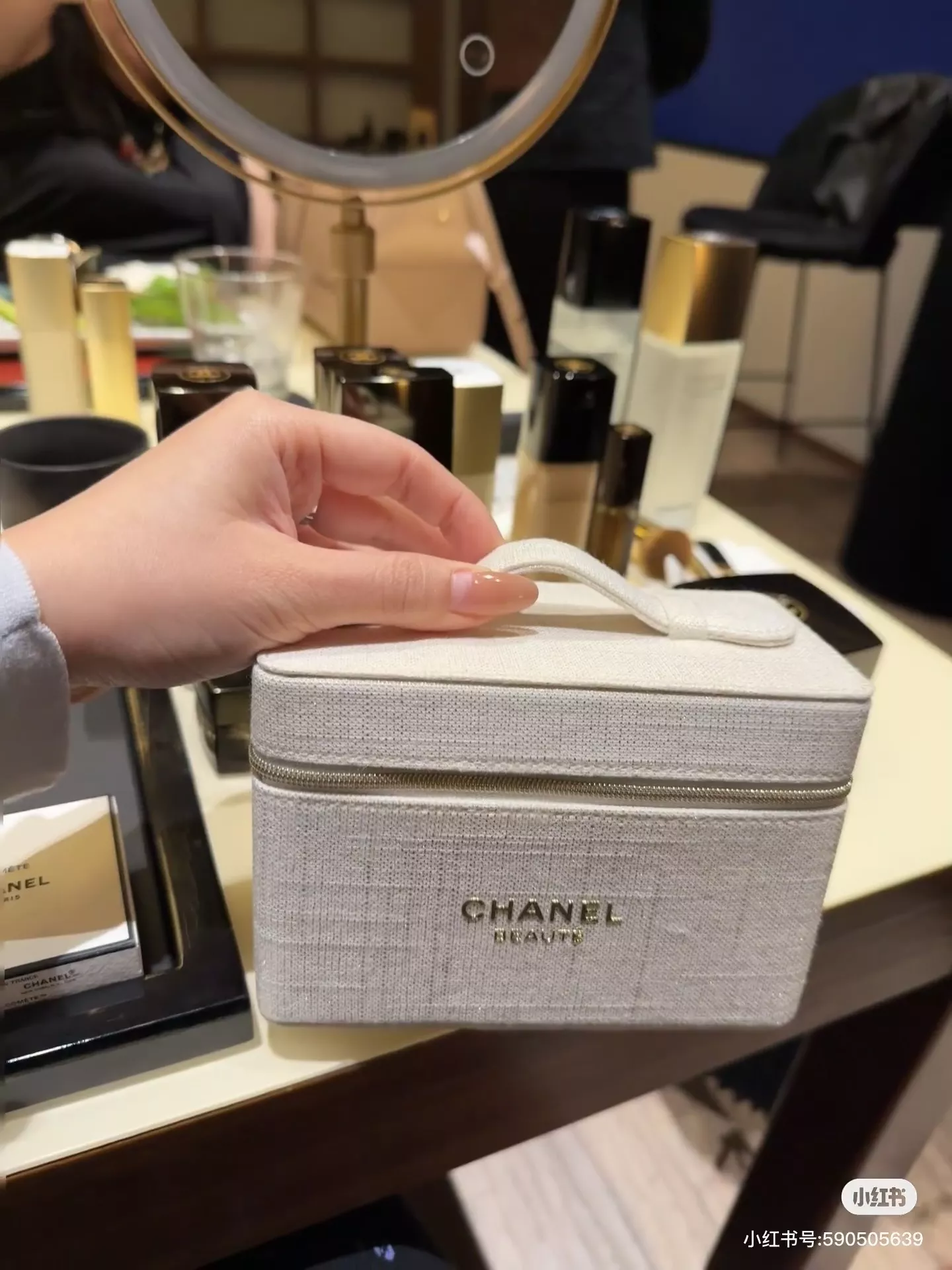 샤넬 화이트 코스메틱 보관 케이스 상세 이미지 21
