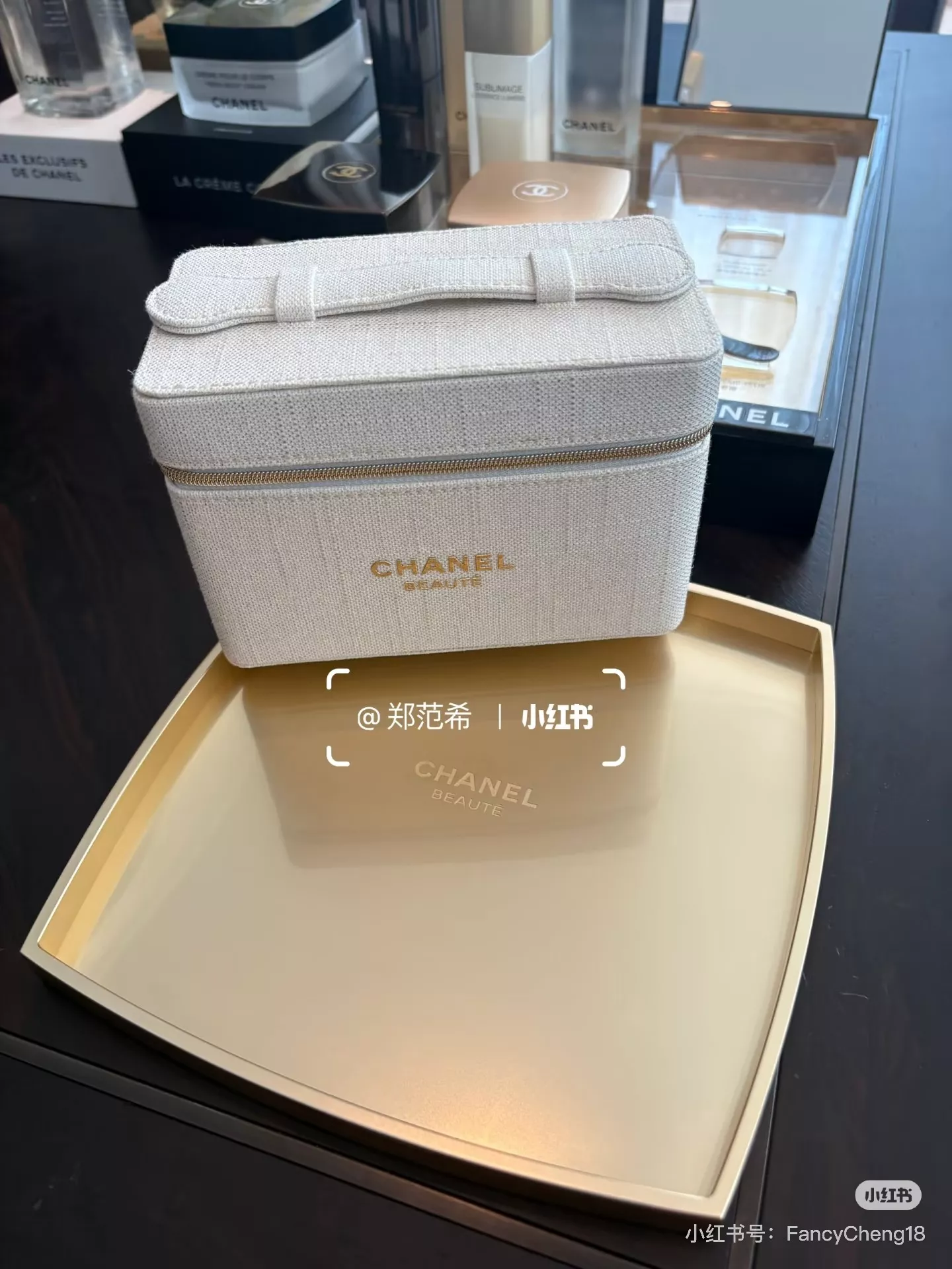 샤넬 화이트 코스메틱 보관 케이스 상세 이미지 24