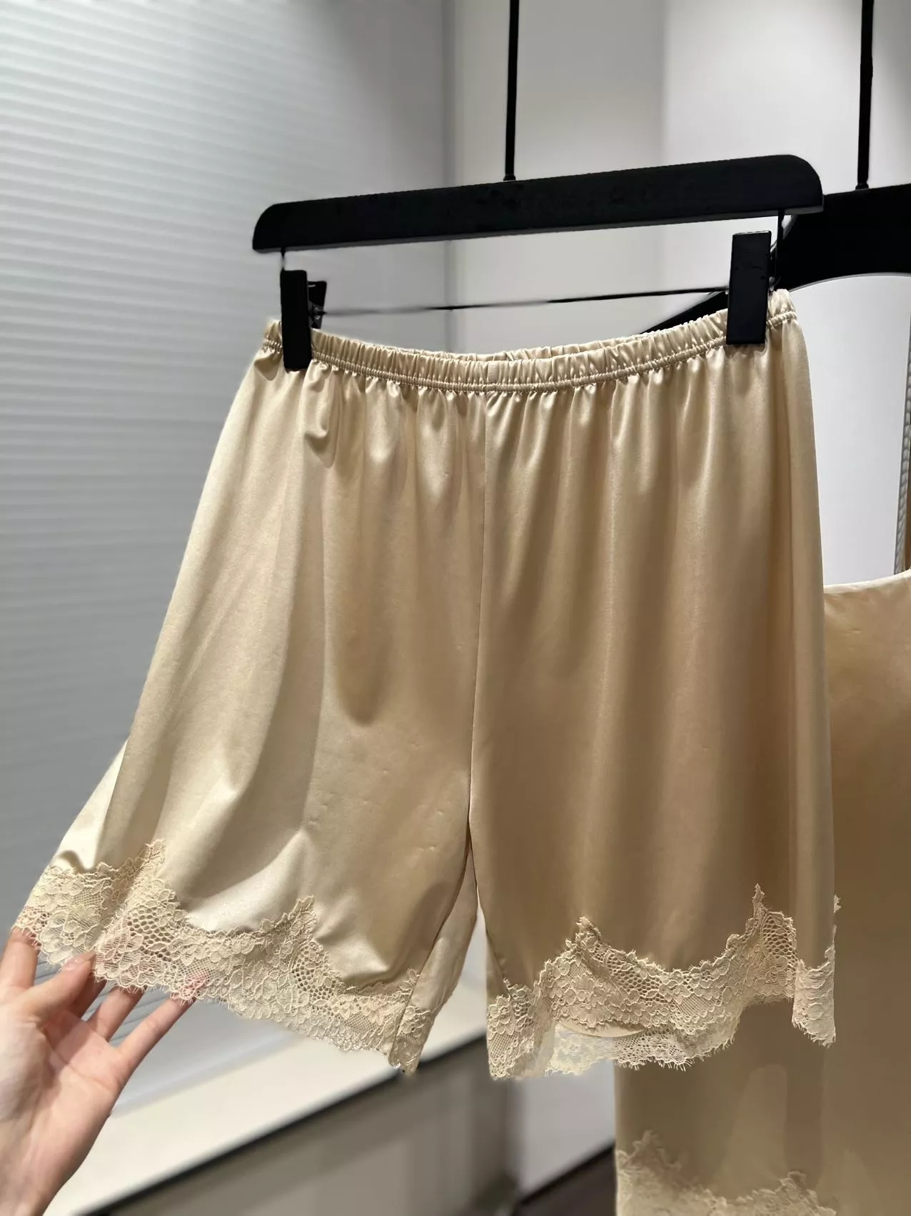 라펠라 레이스 포인트 새틴 홈웨어 세트 상세 이미지 35