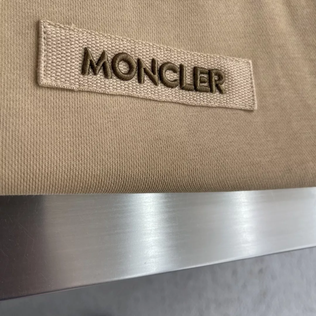 몽클레어 자수 포인트 후드 집업과 쇼츠 구성 상세 이미지 5