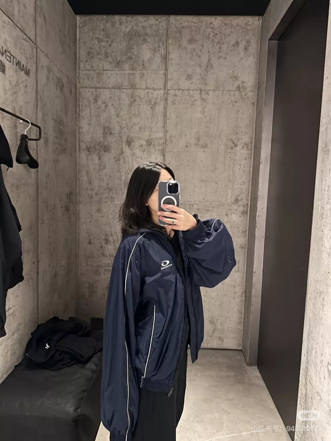 발렌시아가 로고 자수 하이넥 라인 아우터 상세 이미지 21