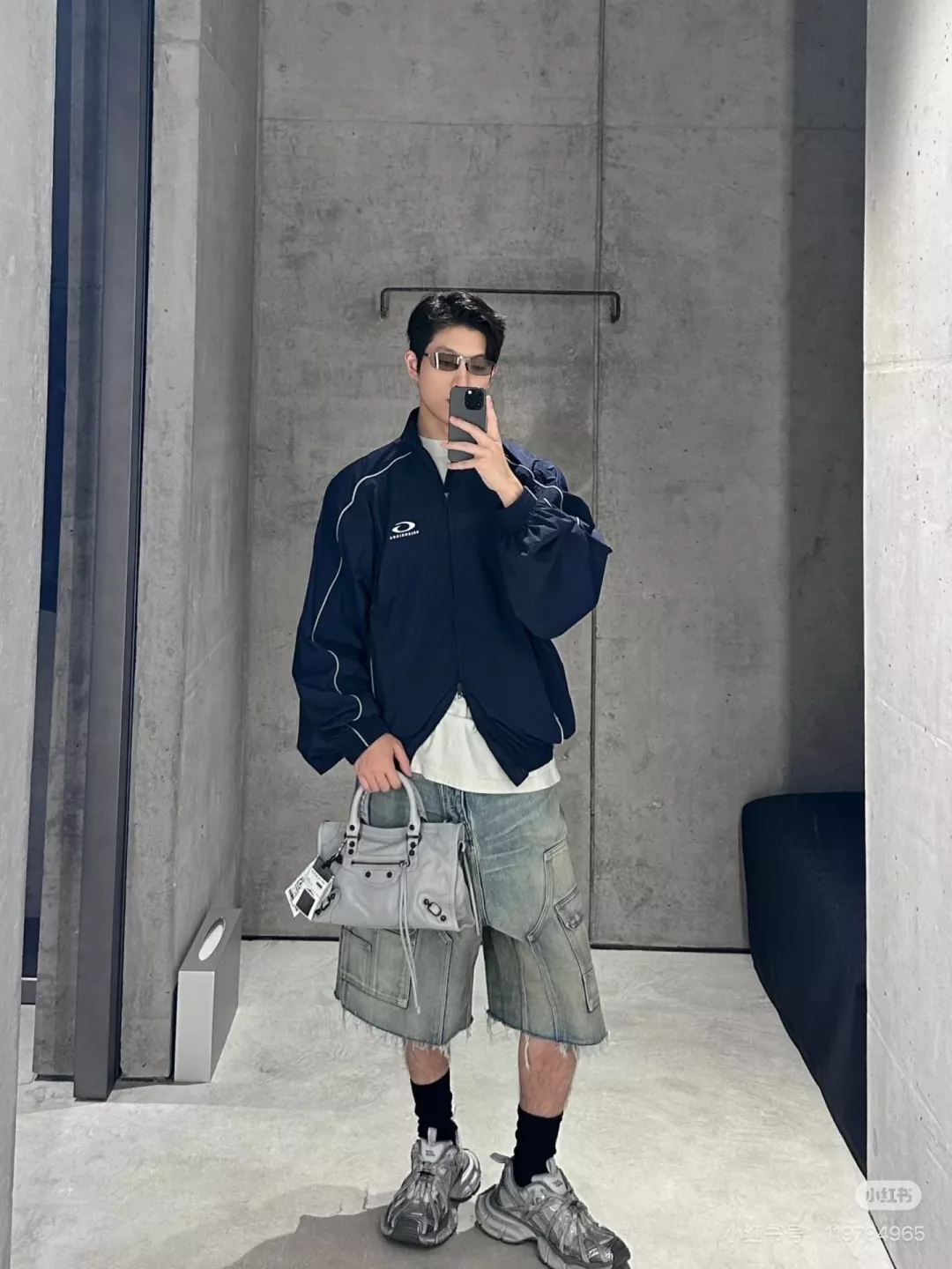 발렌시아가 로고 자수 하이넥 라인 아우터 상세 이미지 20