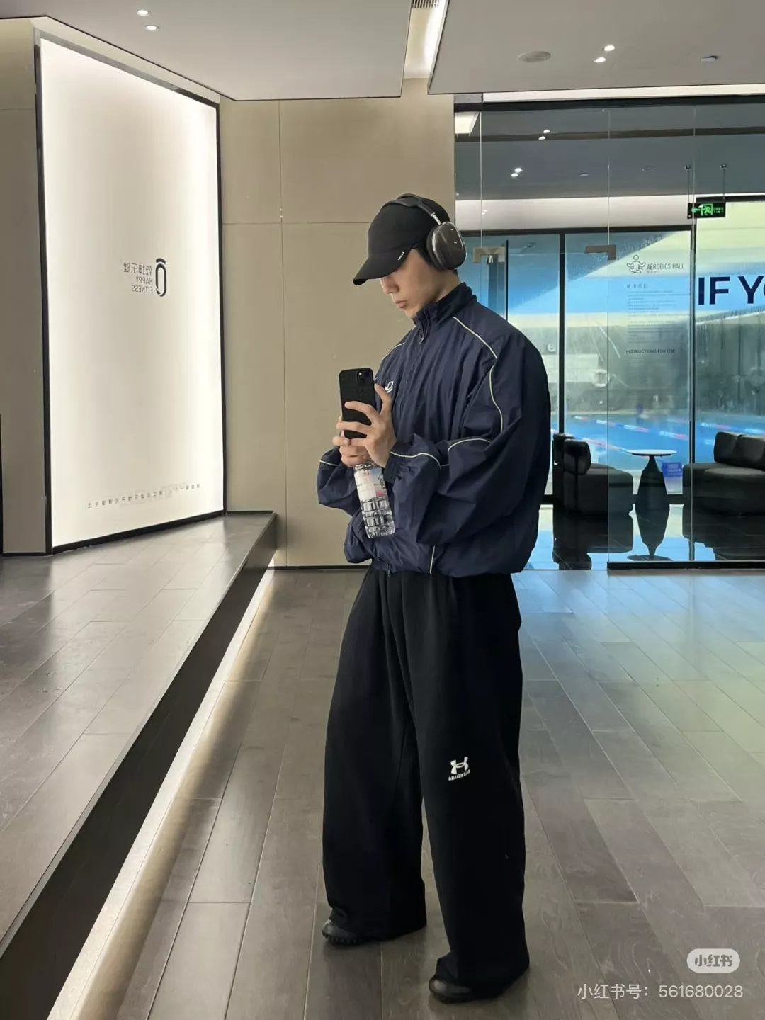 발렌시아가 로고 자수 하이넥 라인 아우터 상세 이미지 23