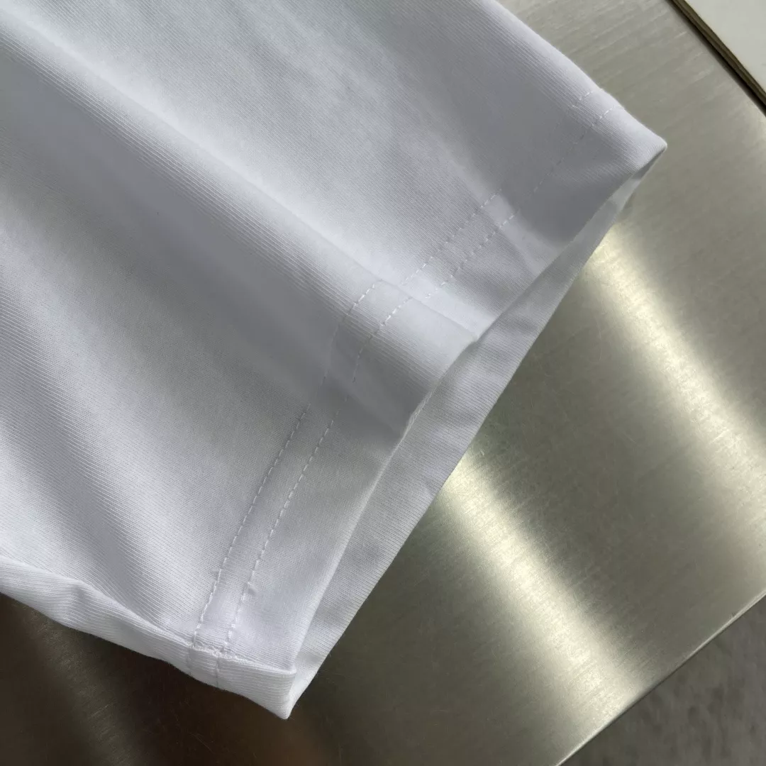 구찌 로고 배지 프린트 반팔 상의 상세 이미지 6