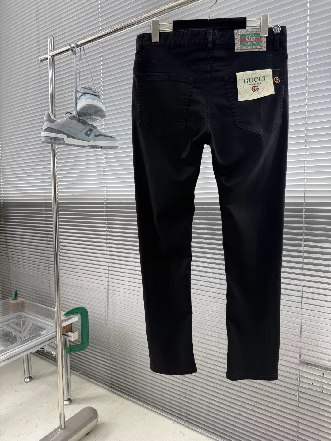 구찌 블랙 워싱 슬림 데님 바지 상세 이미지 2