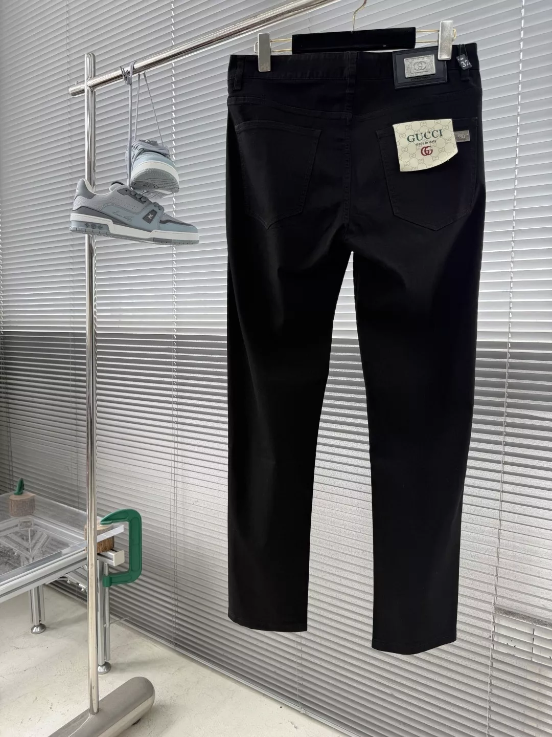 구찌 블랙 슬림 스트레이트 데님 팬츠 상세 이미지 2