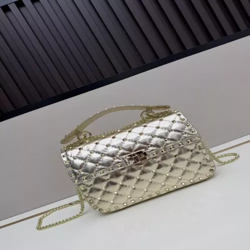 발렌티노 락스터드 스파이크 체인 핸드백
