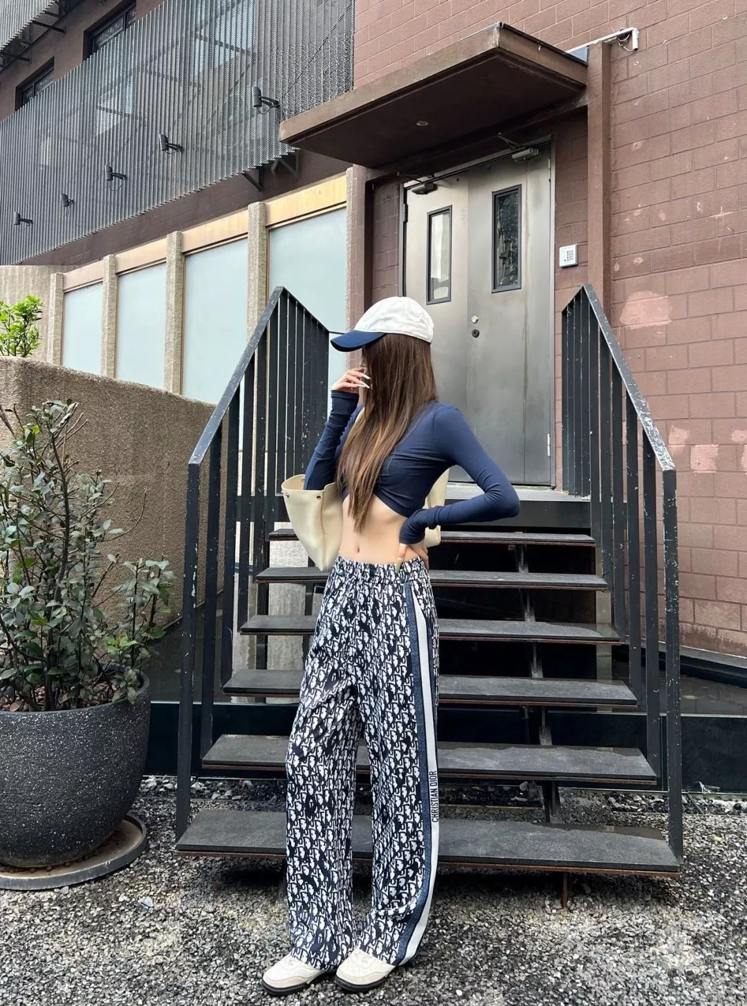 디올 모노그램 와이드 밴딩 팬츠 상세 이미지 15