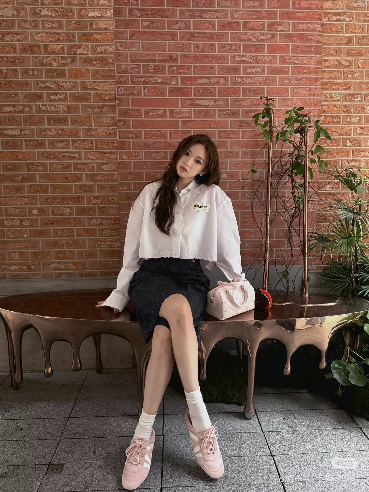 로에베 크롭 기장의 화이트 코튼 셔츠 상세 이미지 38