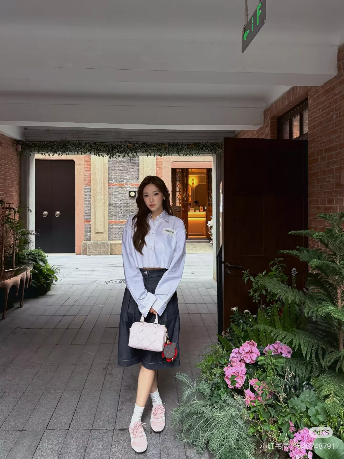 로에베 크롭 기장의 화이트 코튼 셔츠 상세 이미지 39