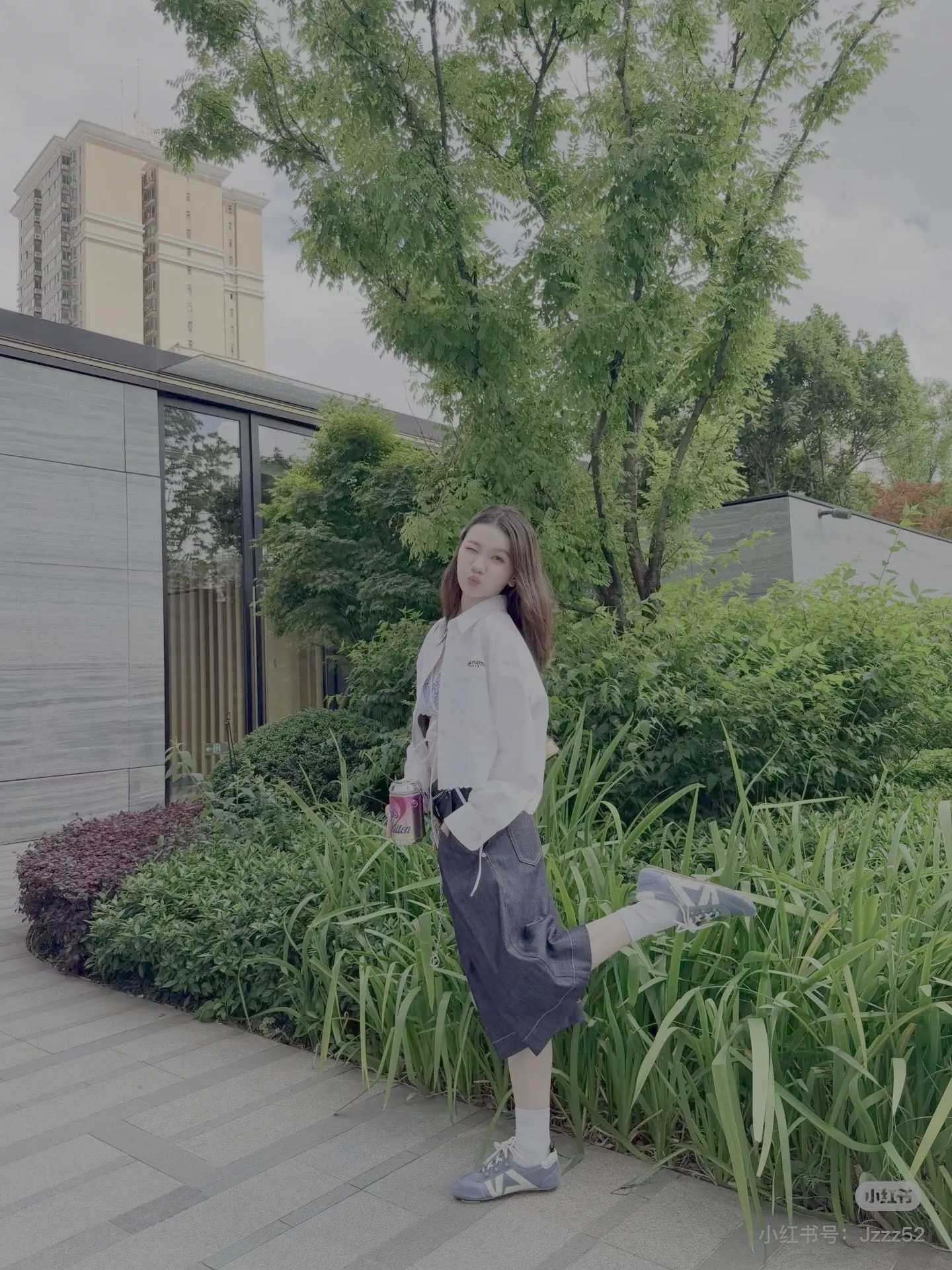 로에베 크롭 기장의 화이트 코튼 셔츠 상세 이미지 48
