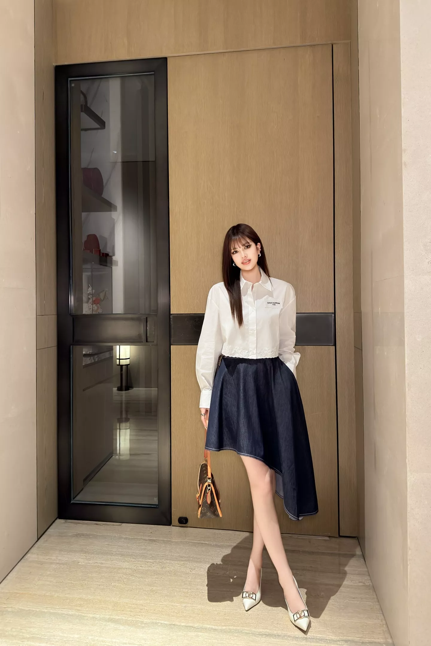 로에베 크롭 기장의 화이트 코튼 셔츠 상세 이미지 64