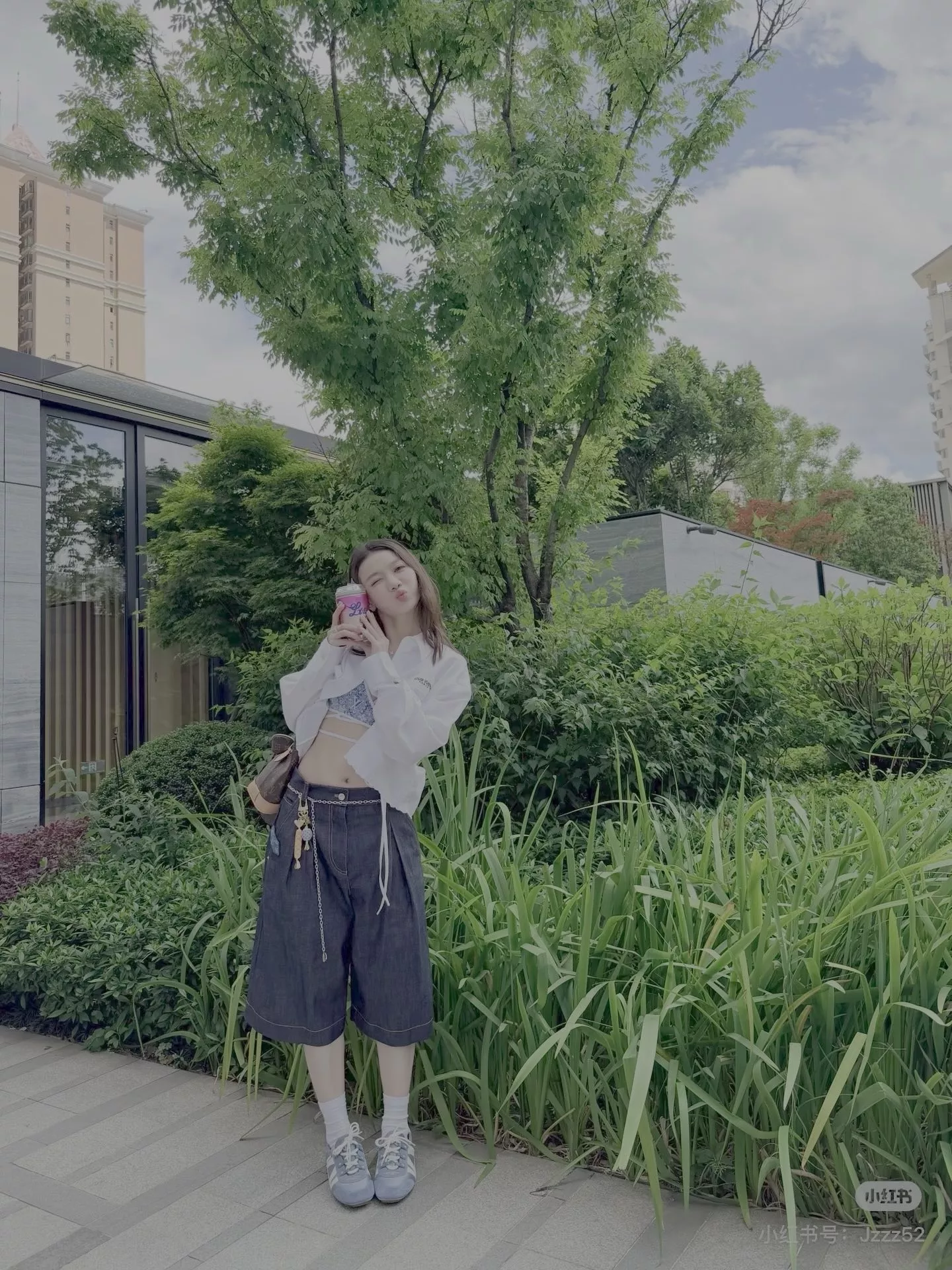 로에베 크롭 기장의 화이트 코튼 셔츠 상세 이미지 45
