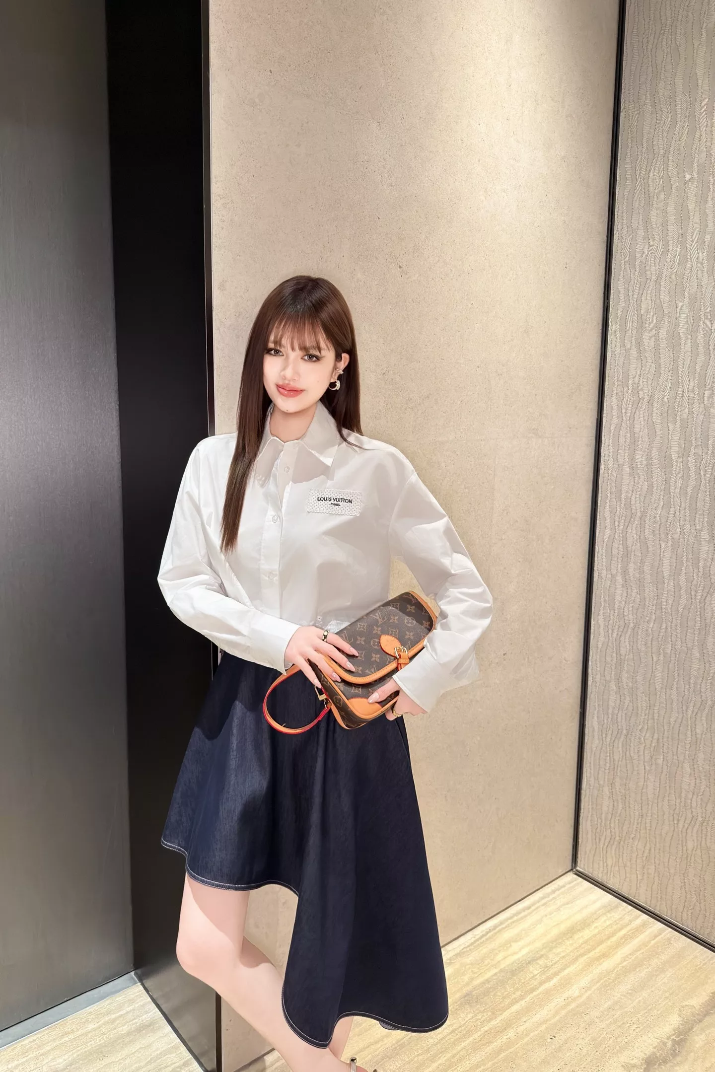 로에베 크롭 기장의 화이트 코튼 셔츠 상세 이미지 62
