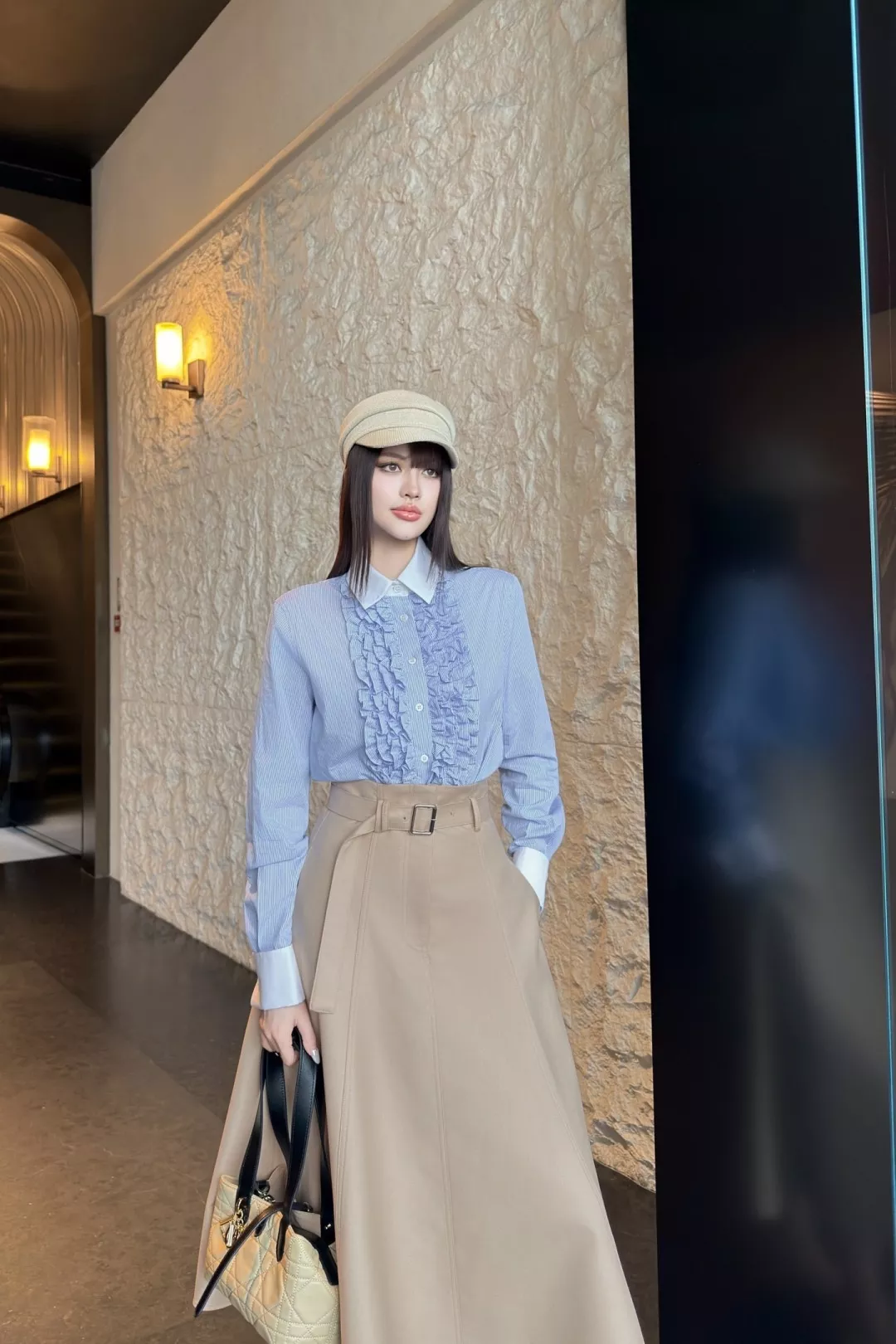 디올 블루 화이트 스트라이프 프릴 포인트 셔츠 상세 이미지 30