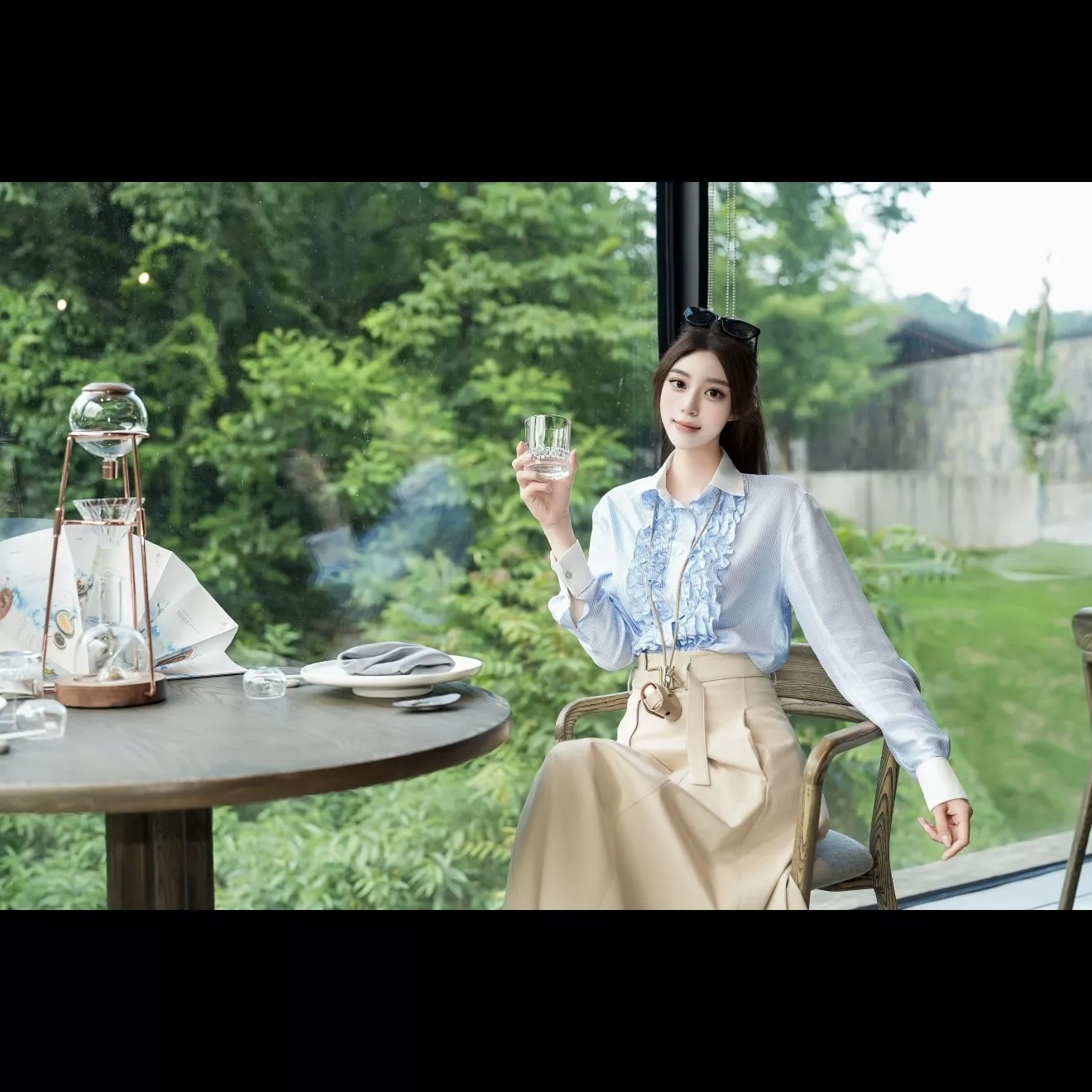 디올 블루 화이트 스트라이프 프릴 포인트 셔츠 상세 이미지 28