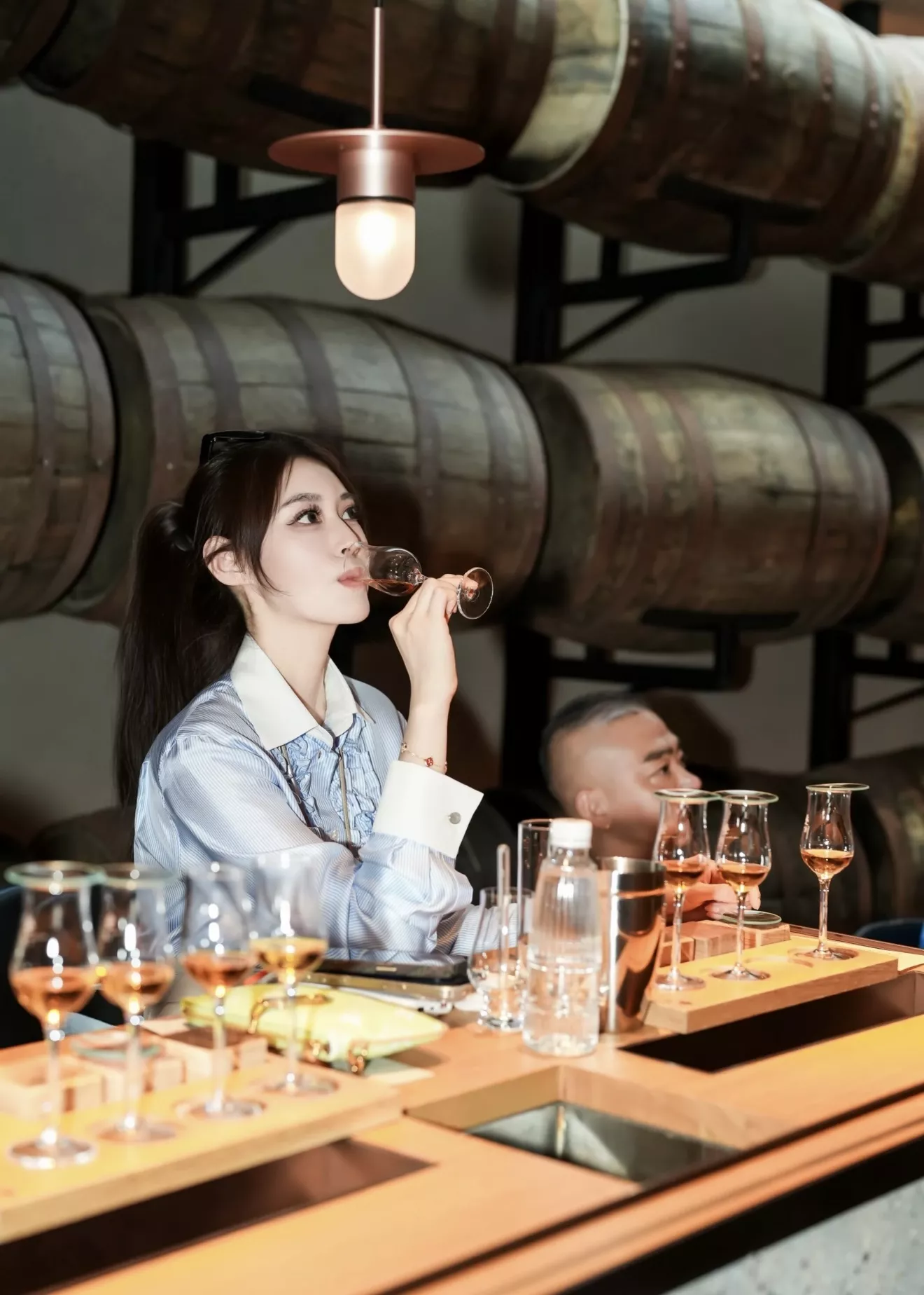 디올 블루 화이트 스트라이프 프릴 포인트 셔츠 상세 이미지 27
