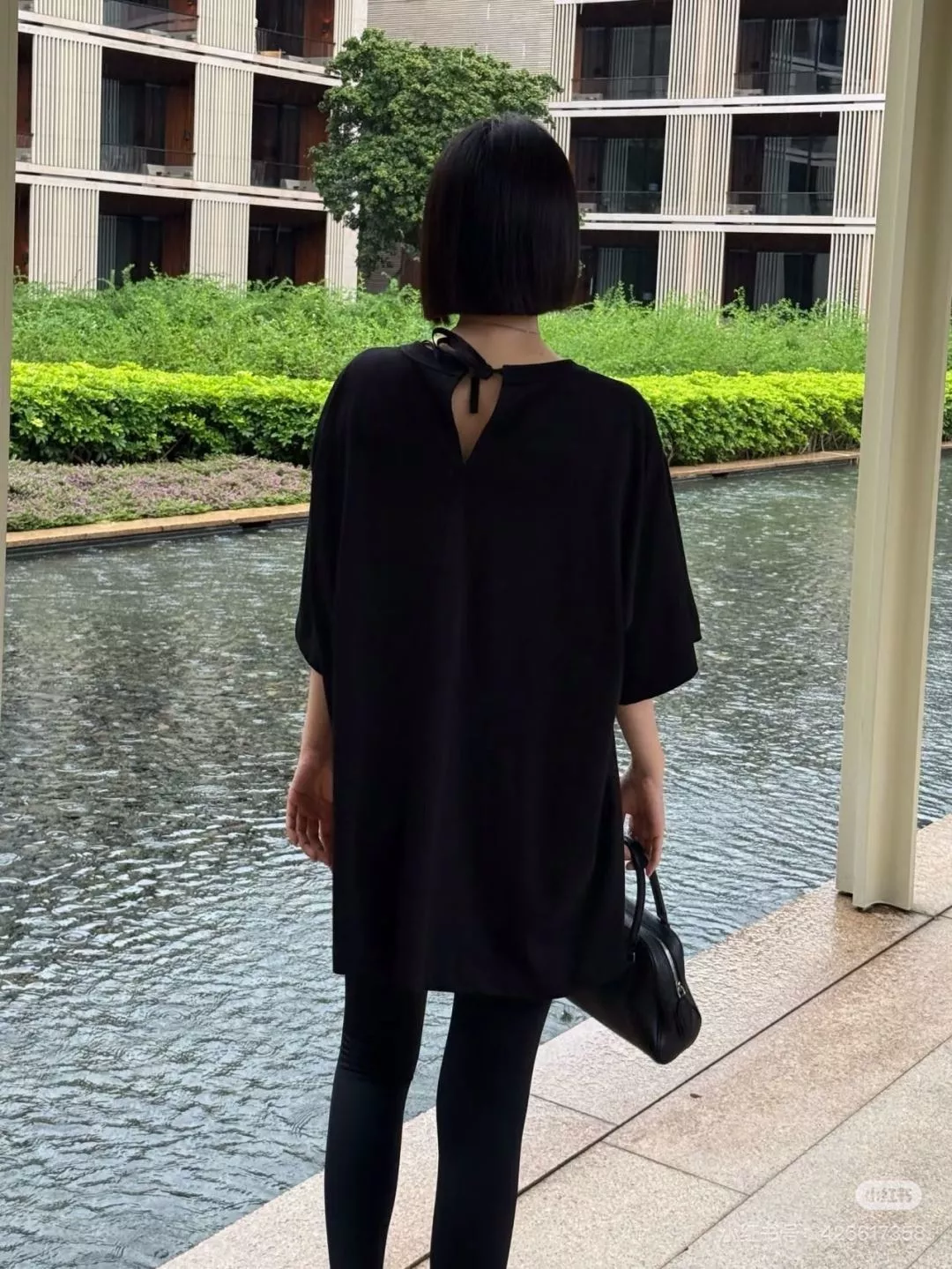 노브랜드 백 리본 포인트 루즈핏 탑 상세 이미지 11