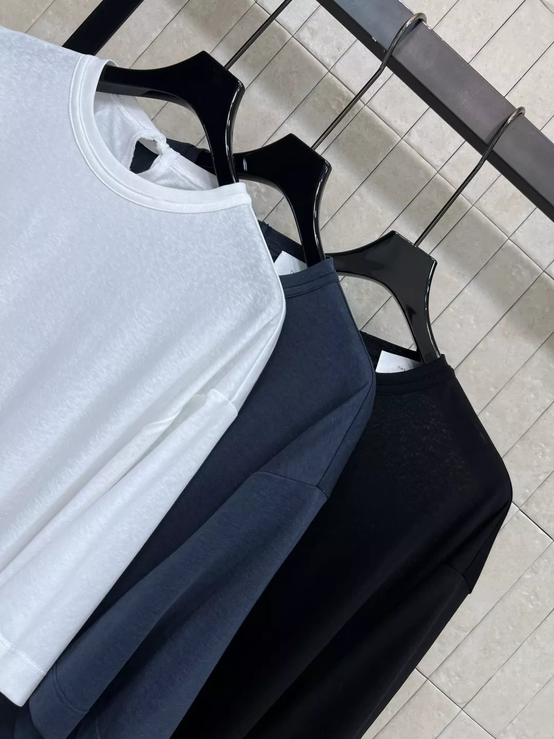 노브랜드 백 리본 포인트 루즈핏 탑 상세 이미지 5