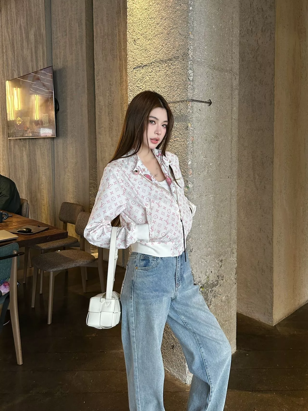 루이비통 양면 착용 크롭 집업 아우터 상세 이미지 24