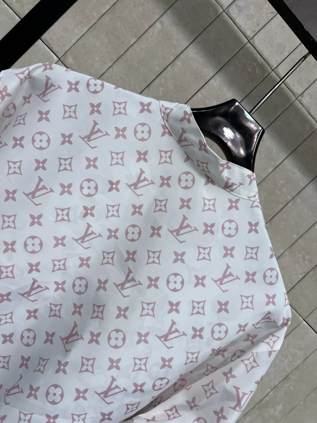 루이비통 양면 착용 크롭 집업 아우터 상세 이미지 8