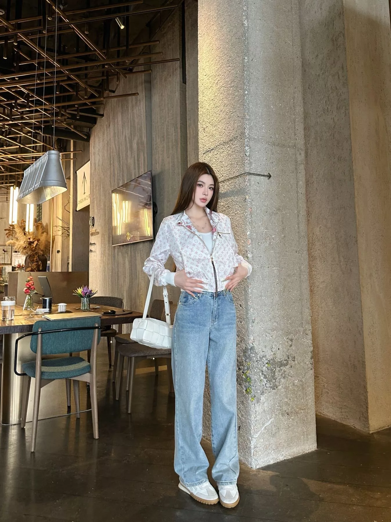 루이비통 양면 착용 크롭 집업 아우터 상세 이미지 25