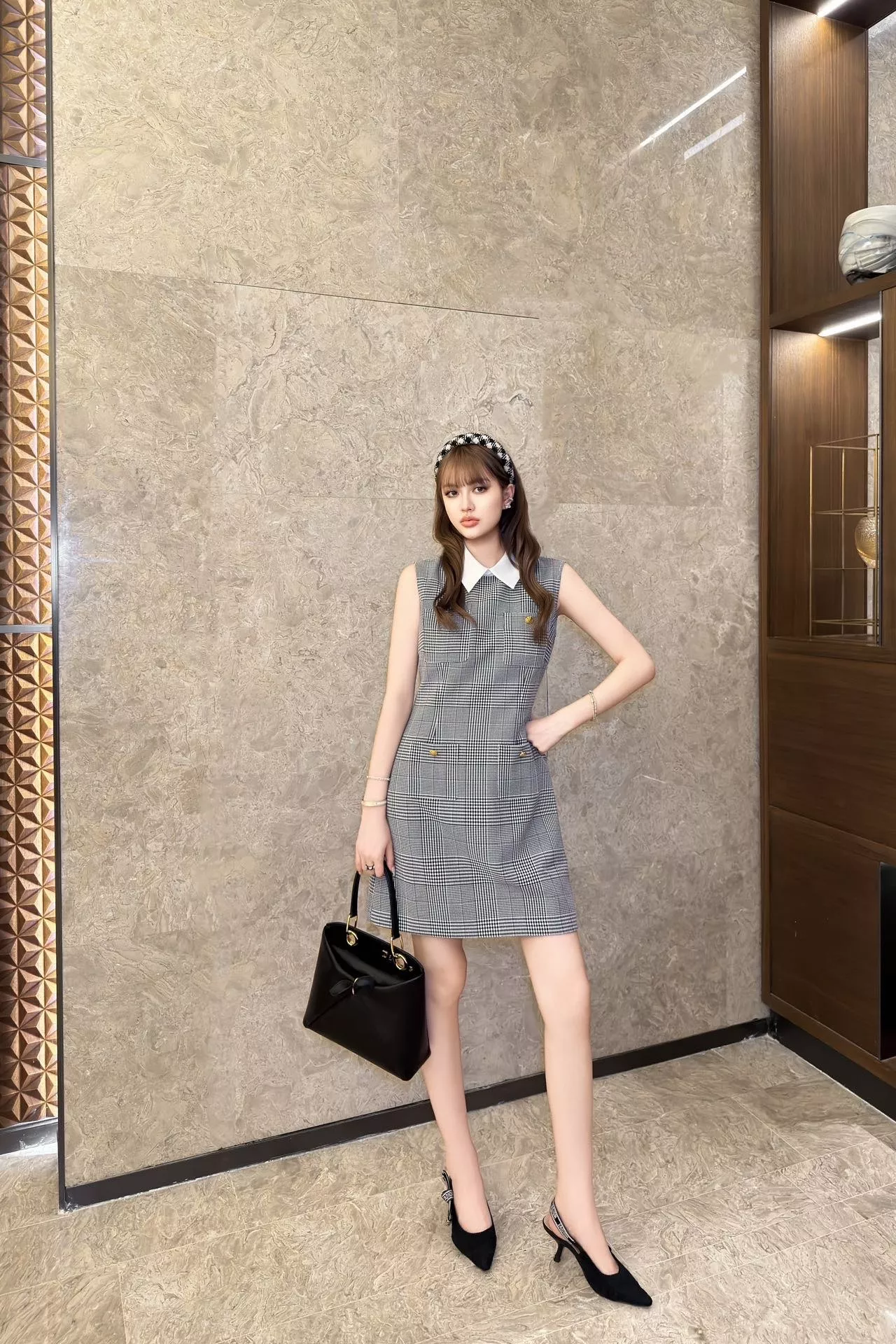 디올 체크 패턴 카라 슬리브리스 드레스 상세 이미지 19