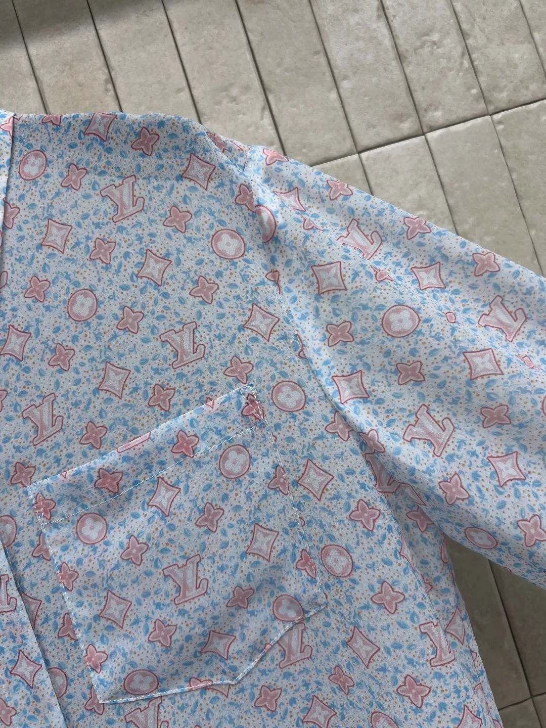 루이비통 모노그램 패턴 루즈핏 카라 셔츠 상세 이미지 5